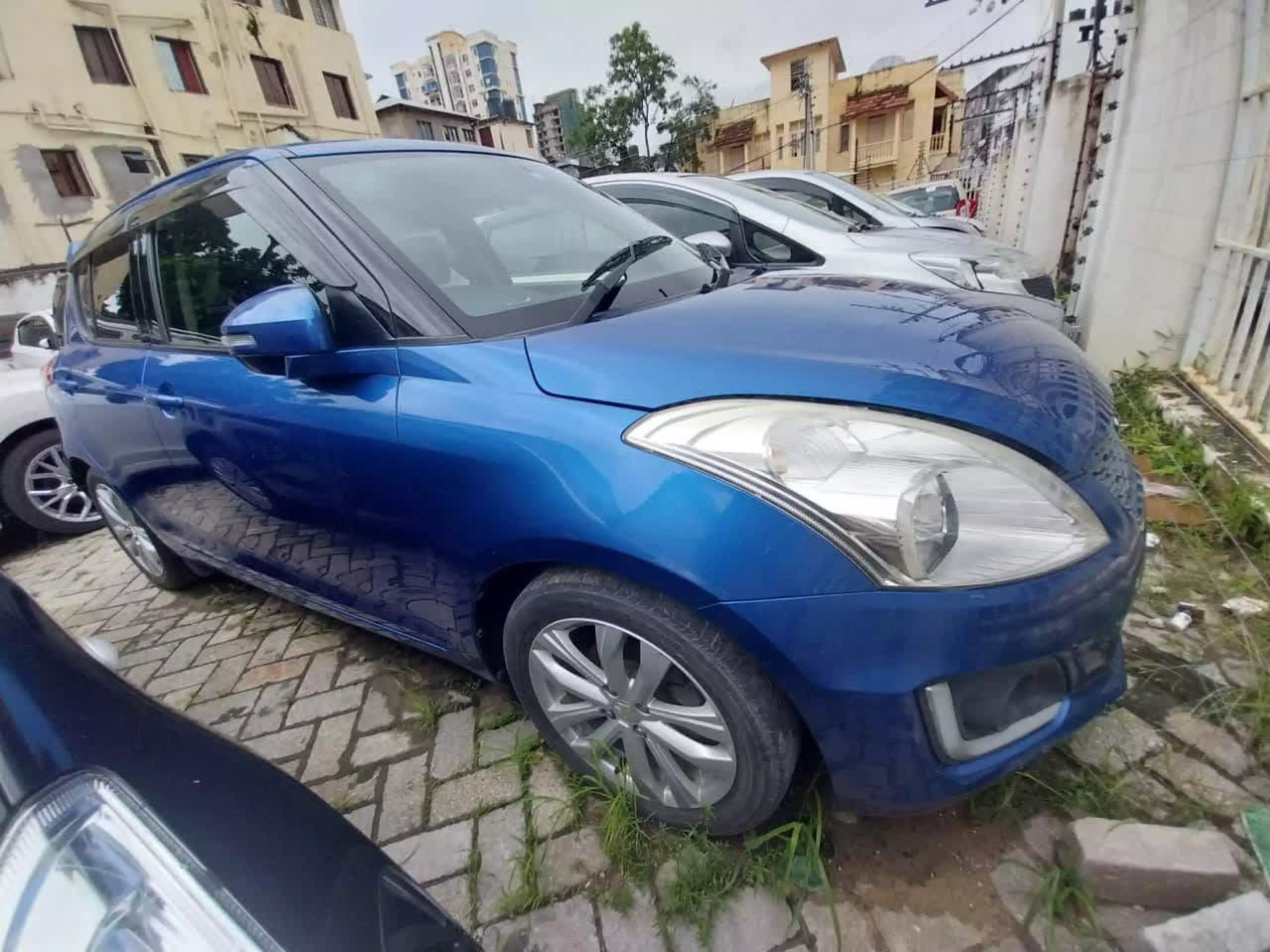 SUZUKI Swift GLX - 2015