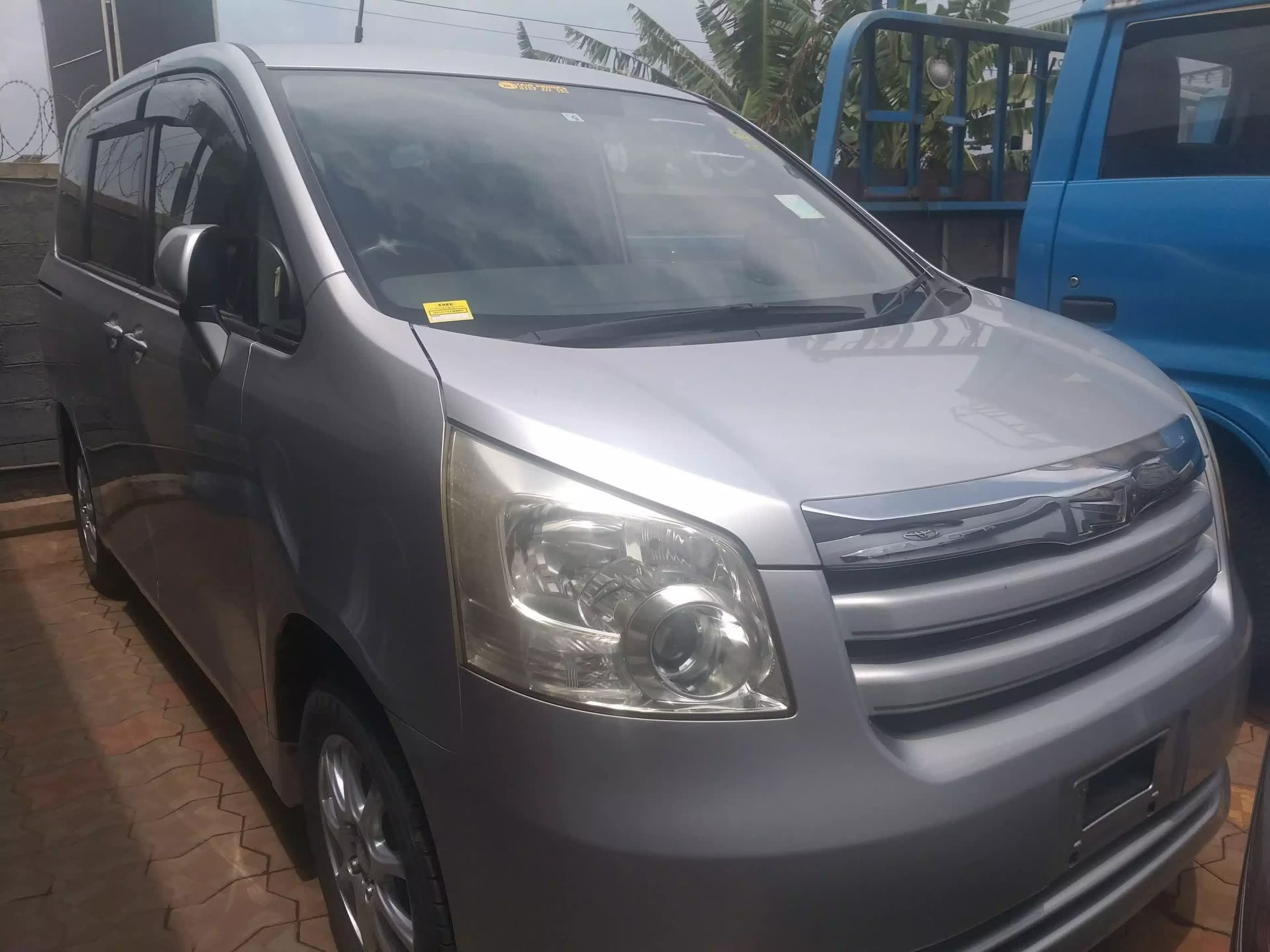 Toyota Noah - 2008