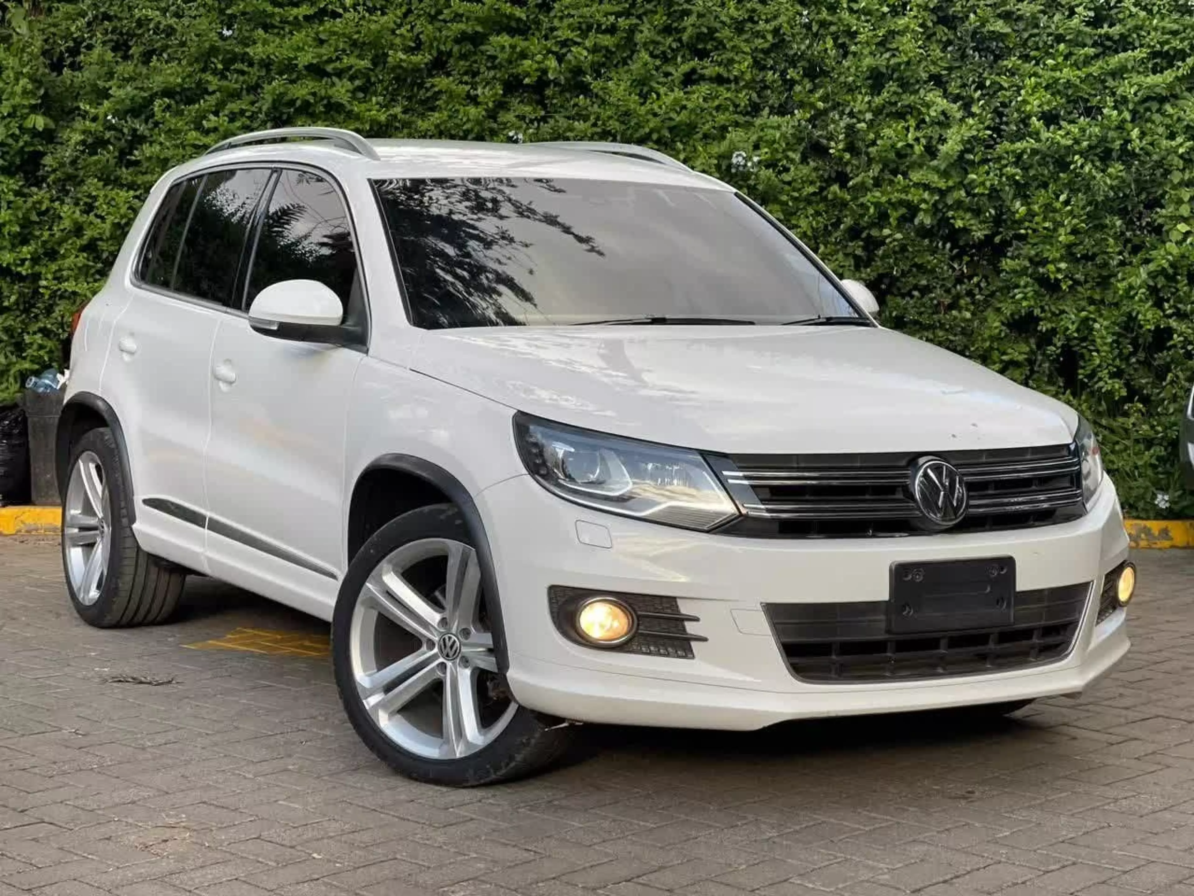 Volkswagen Tiguan - 2012