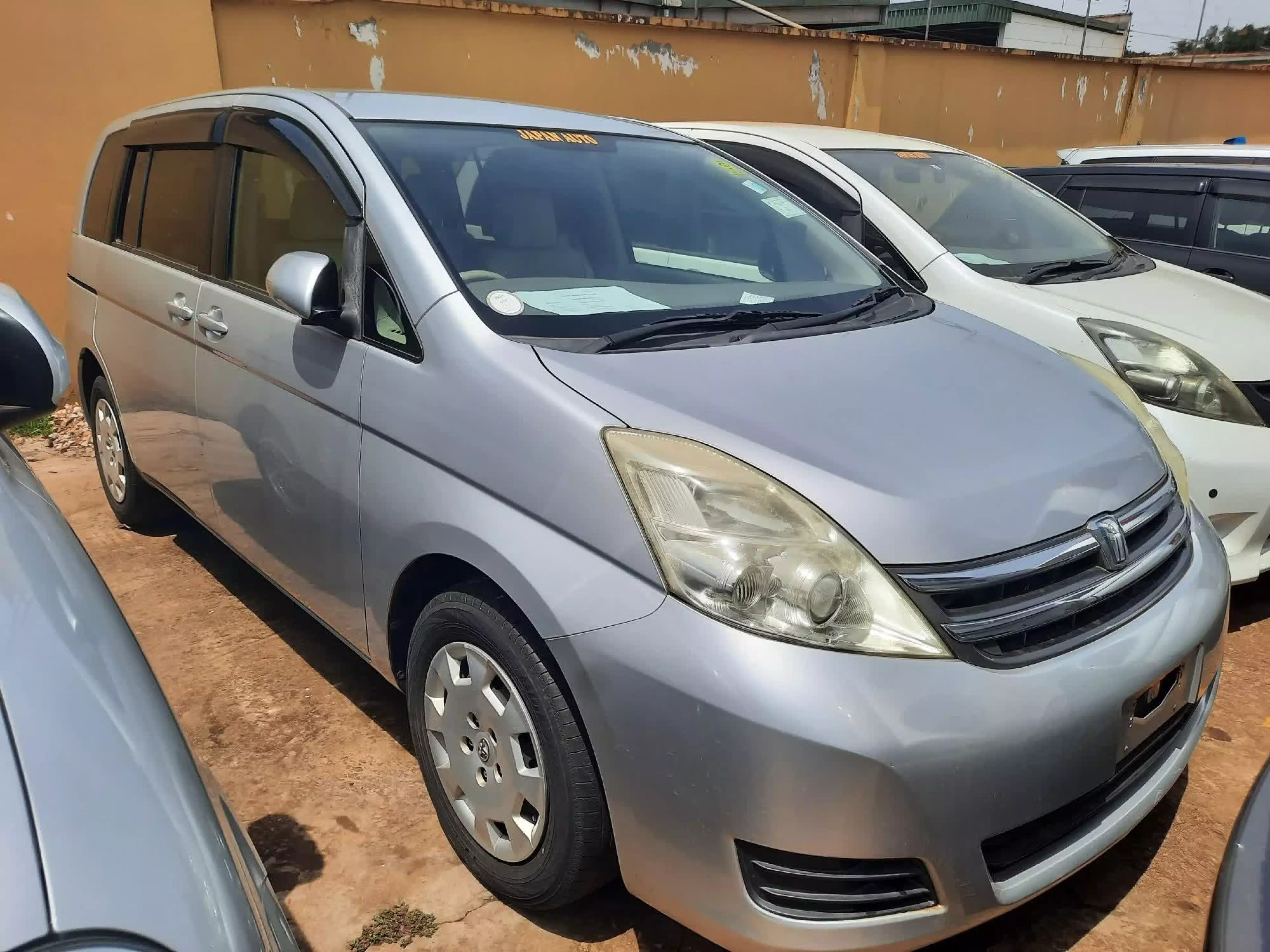 Toyota Isis  - 2009