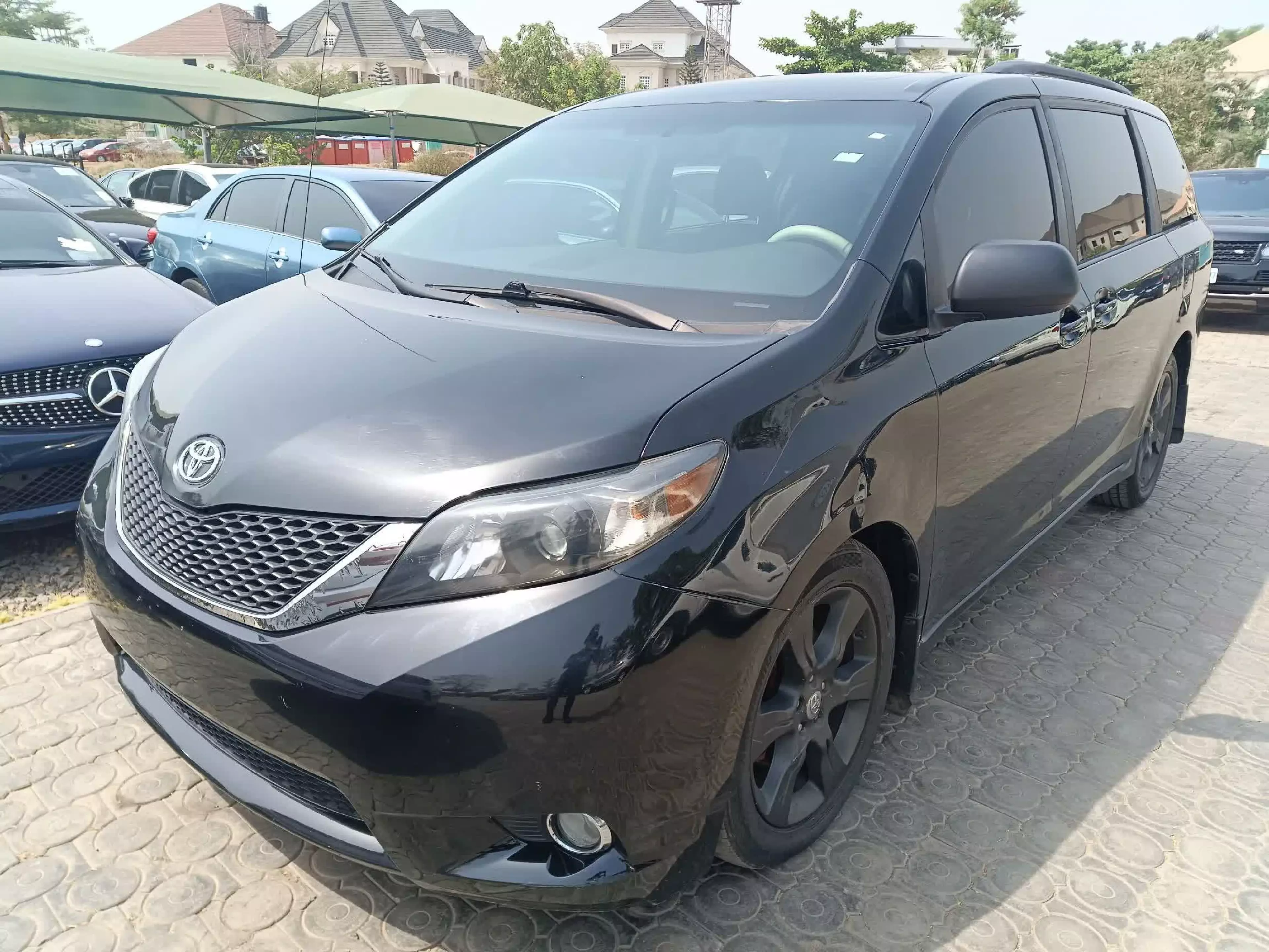 Toyota Sienna - 2011