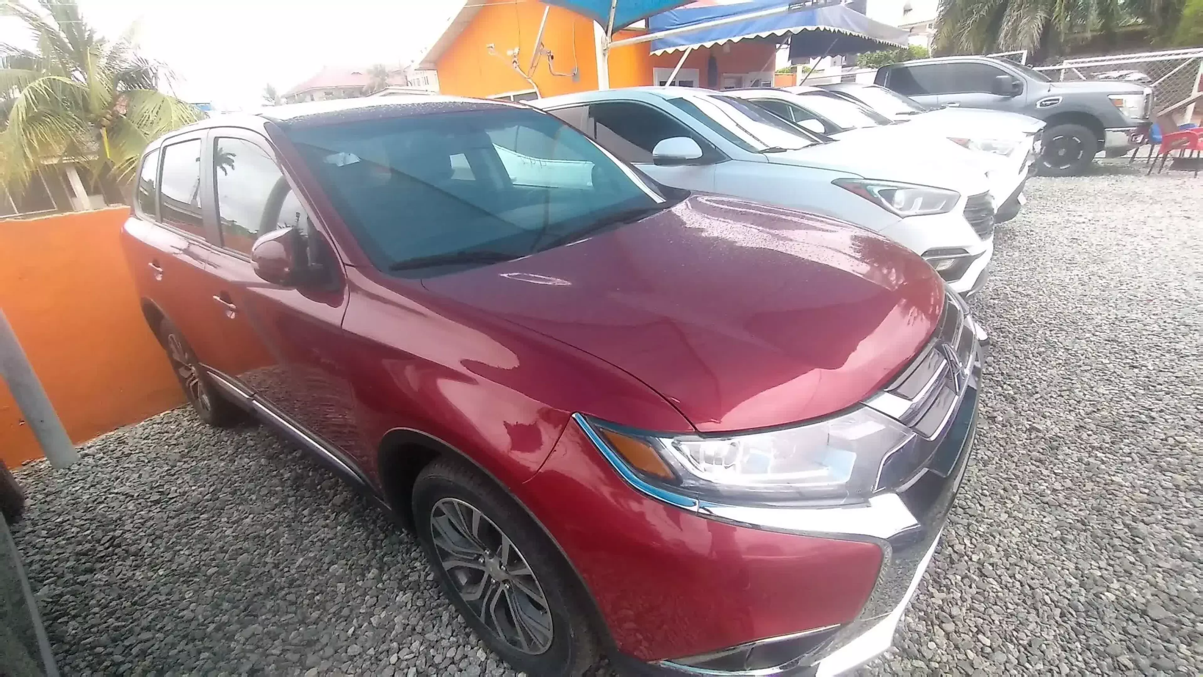 Mitsubishi OUTLANDER - 2016