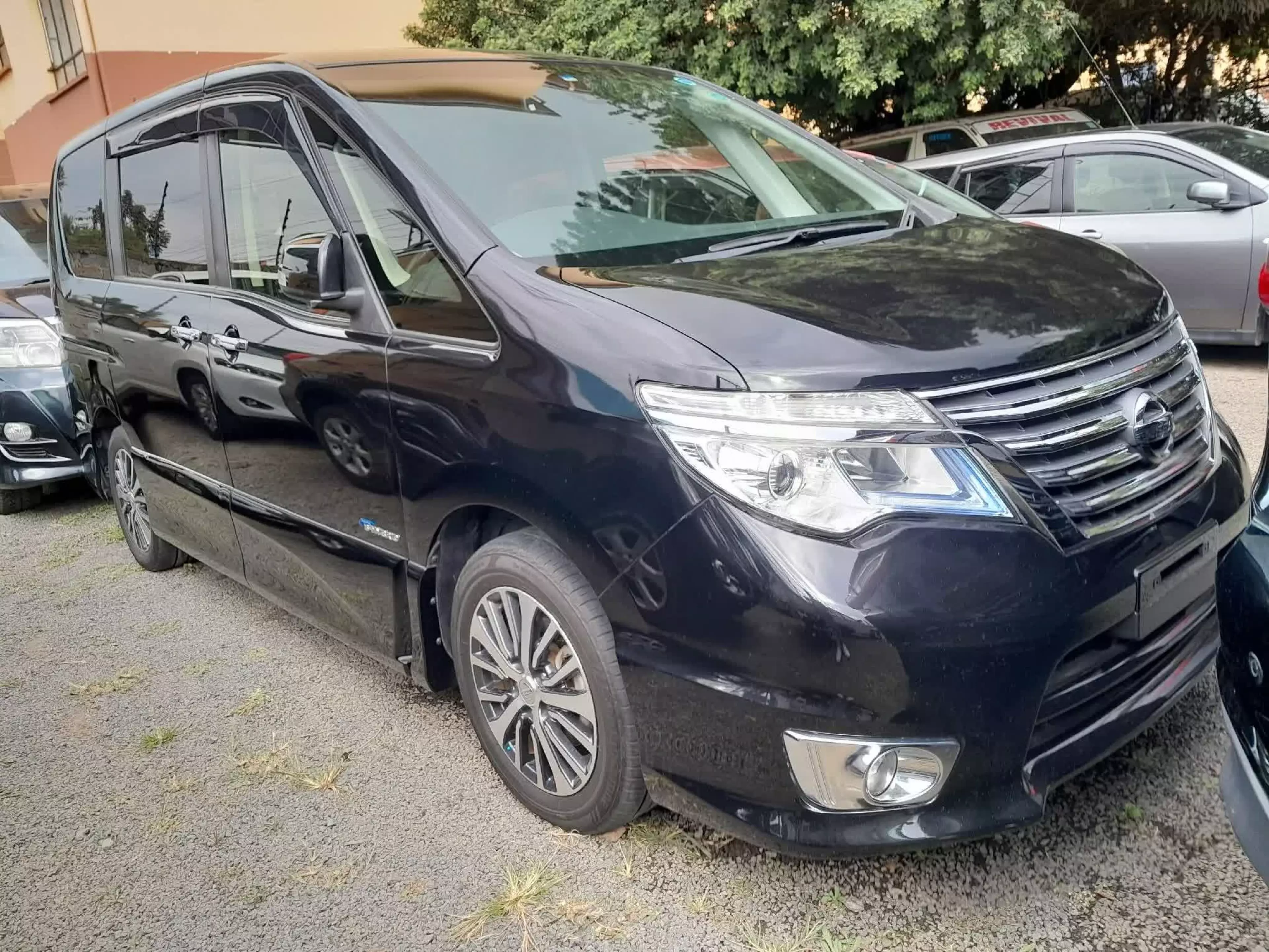 Nissan Serena Hybrid  - 2016