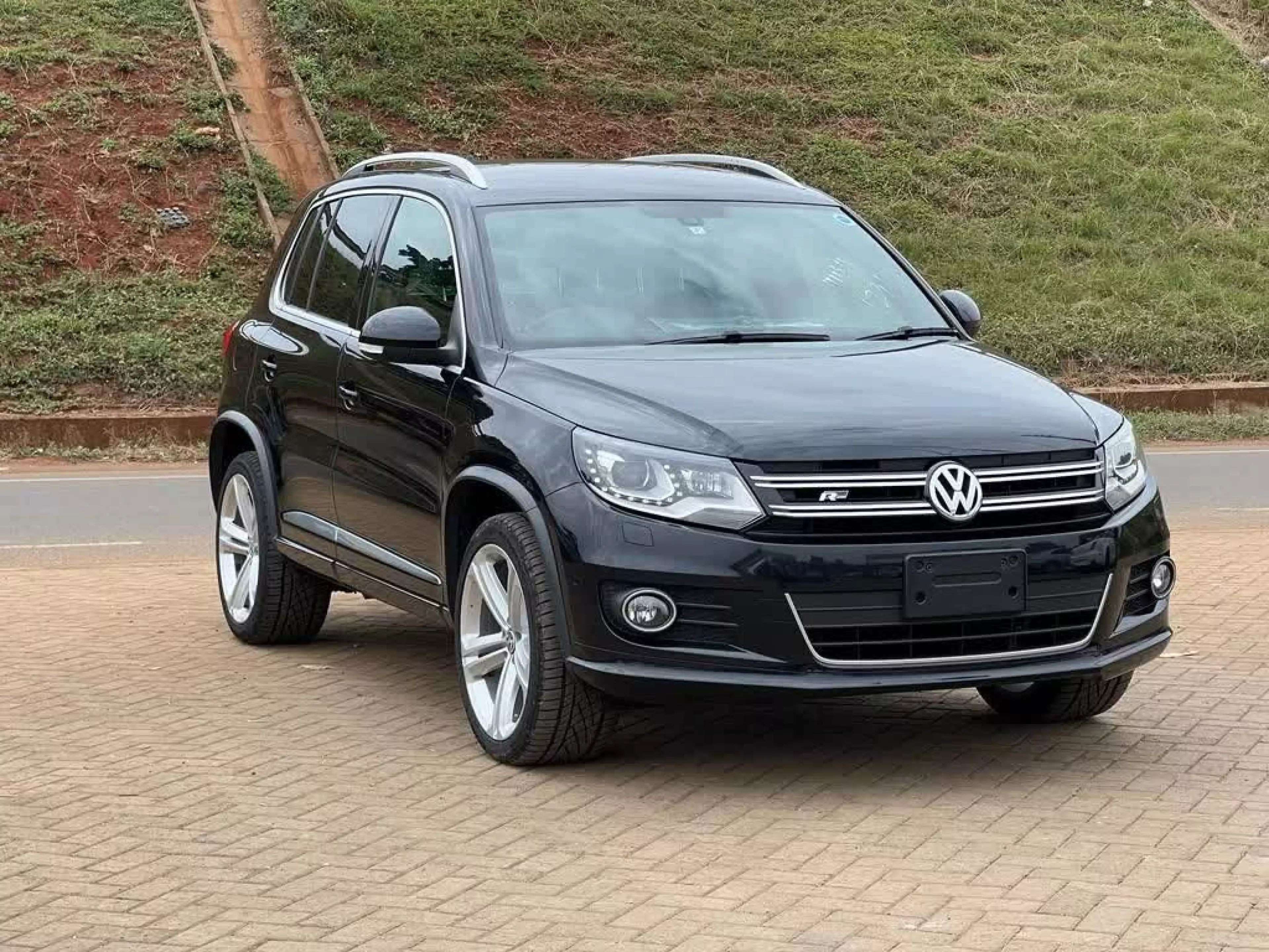 Volkswagen Tiguan - 2016