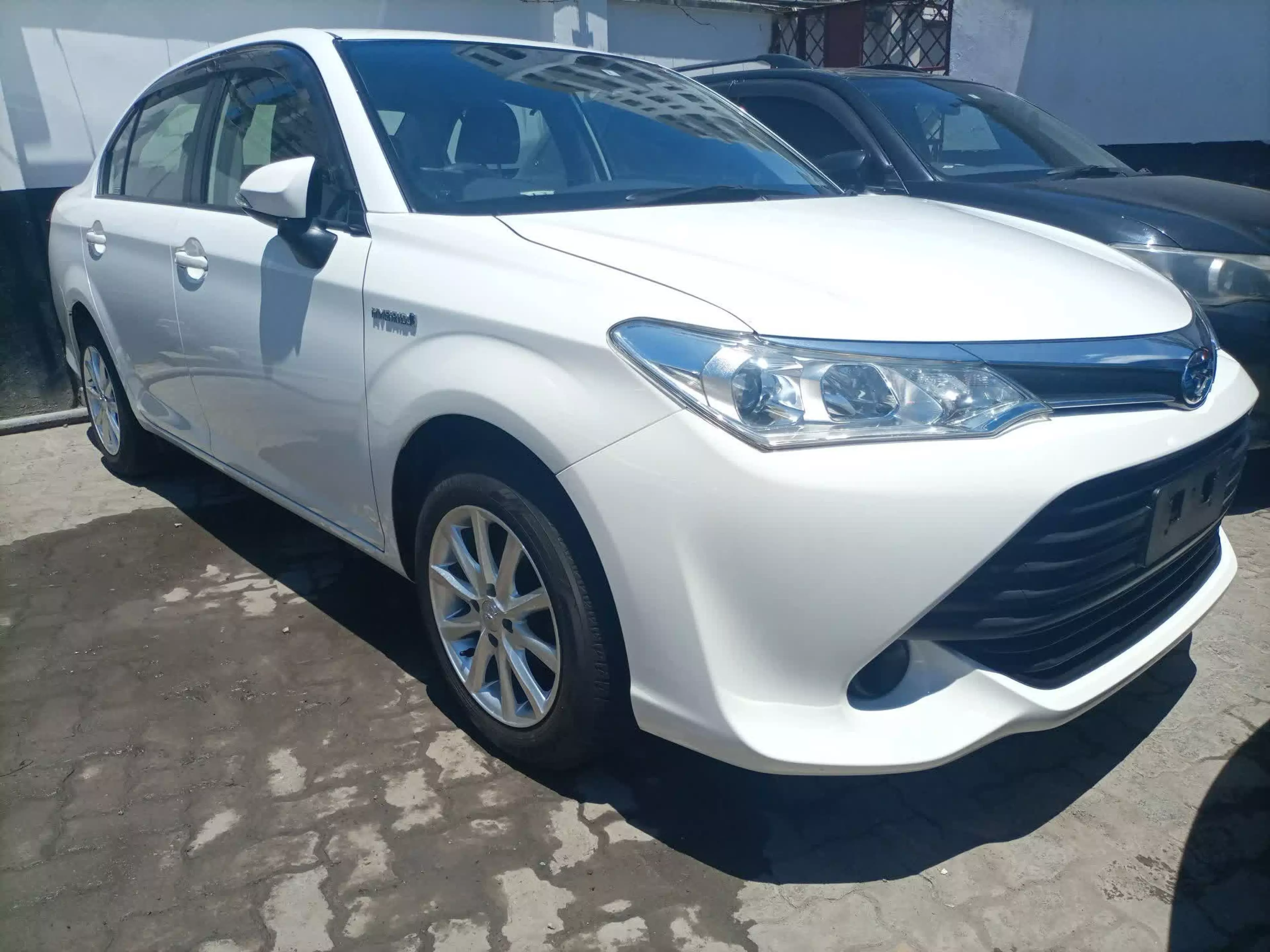 Toyota Axio hybrid  - 2015