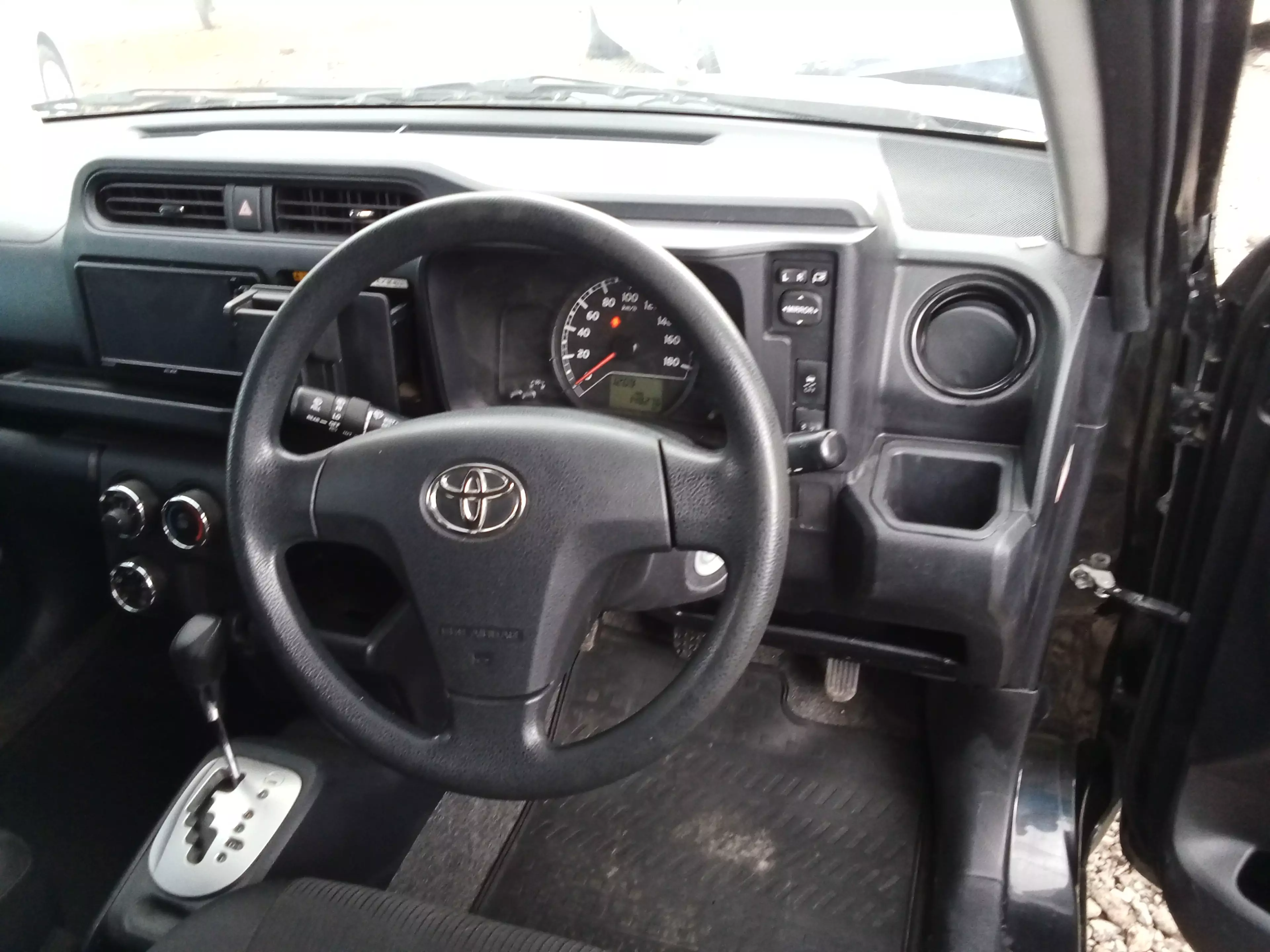 Toyota Succeed    - 2015