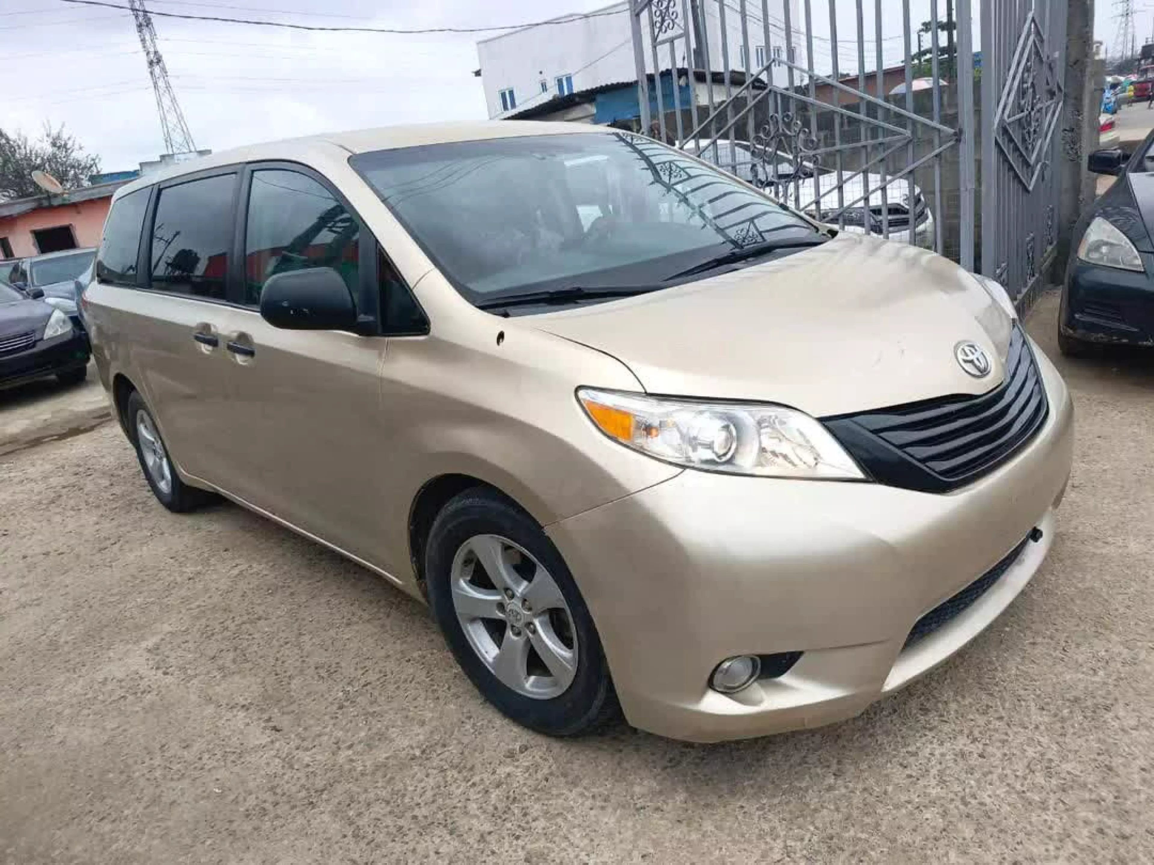 Toyota Sienna - 2011