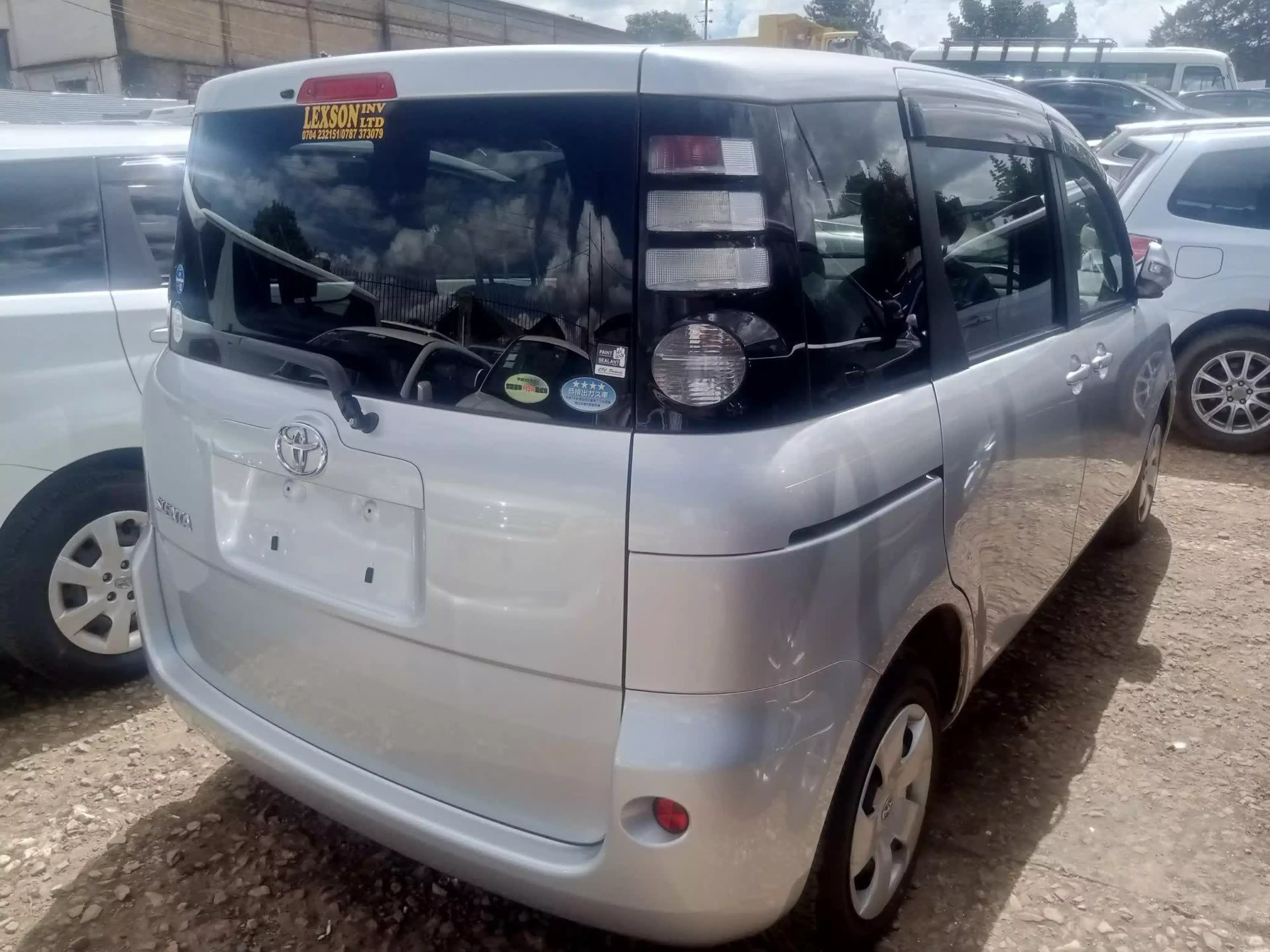 Toyota Sienta   - 2010