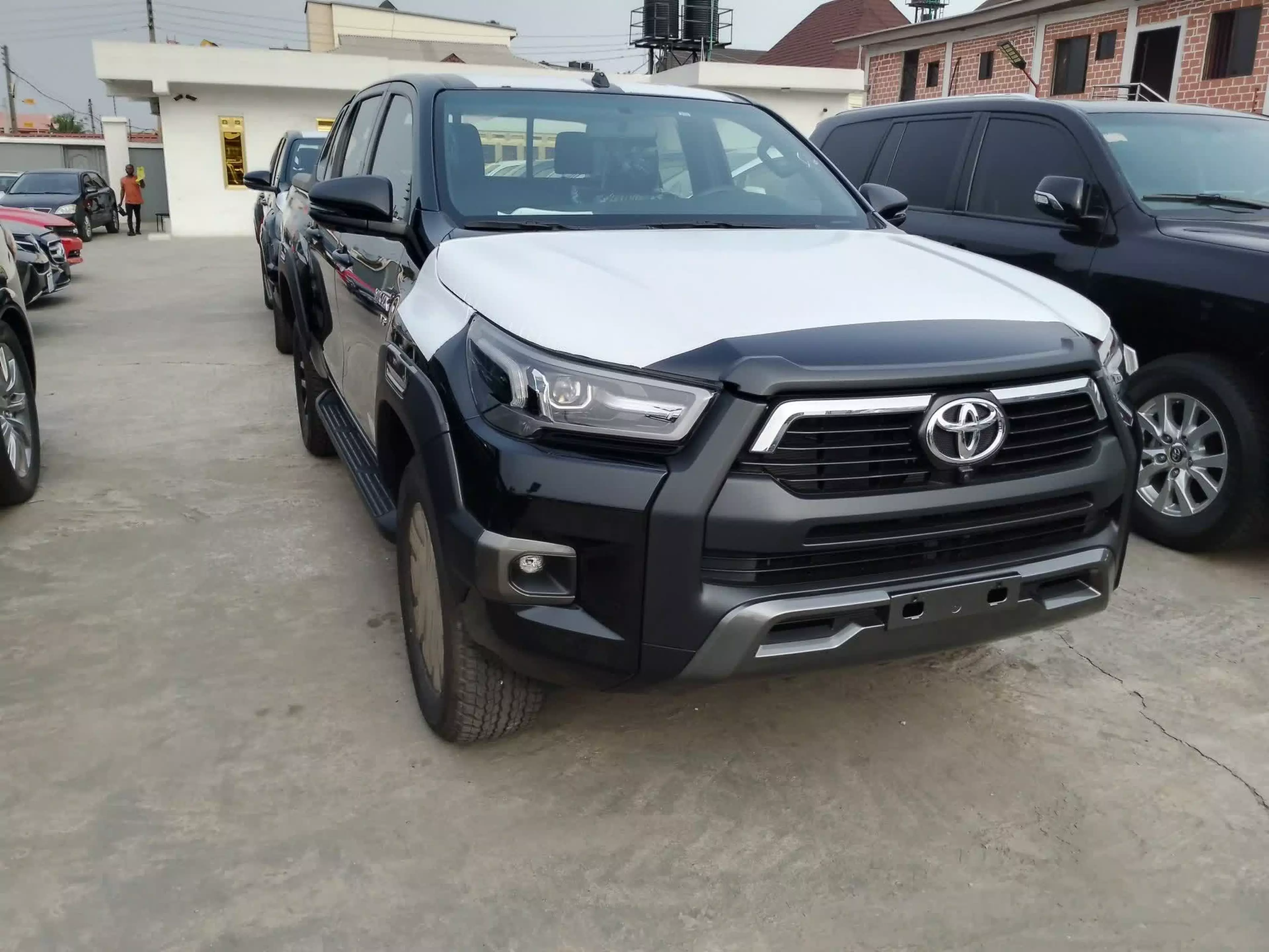 Toyota Hilux  - 2023