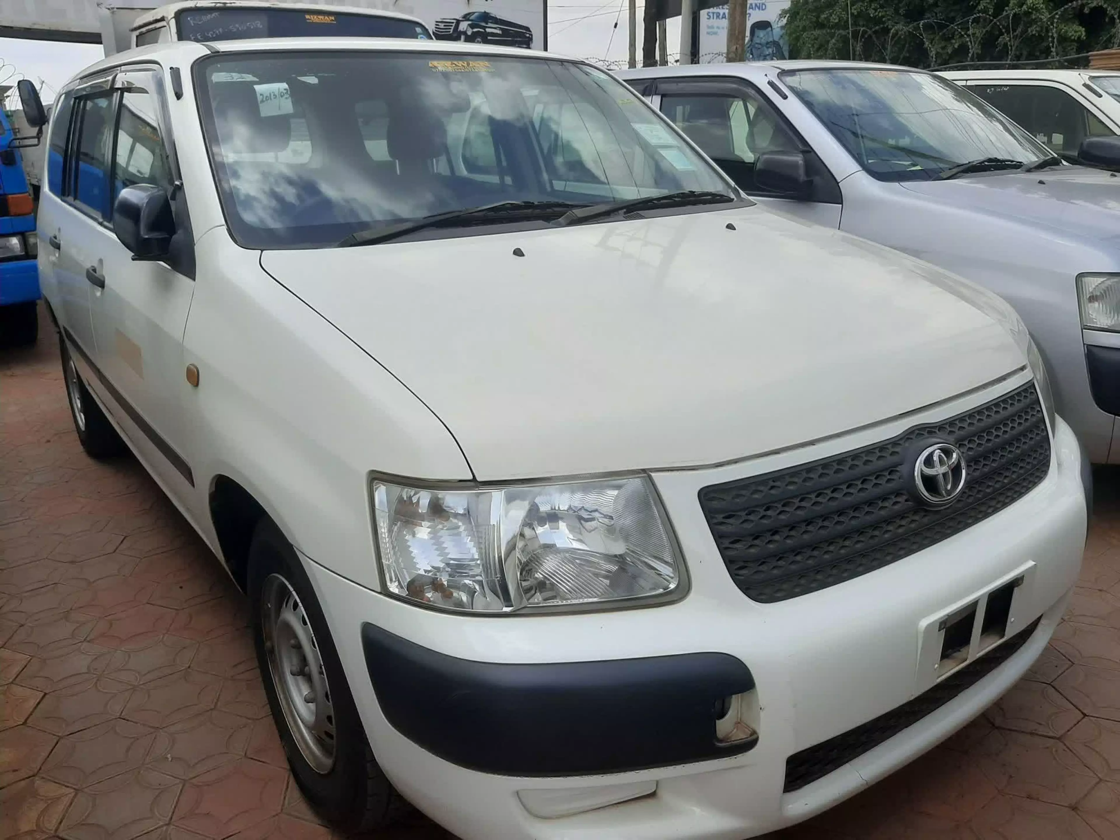 Toyota Succeed  - 2013