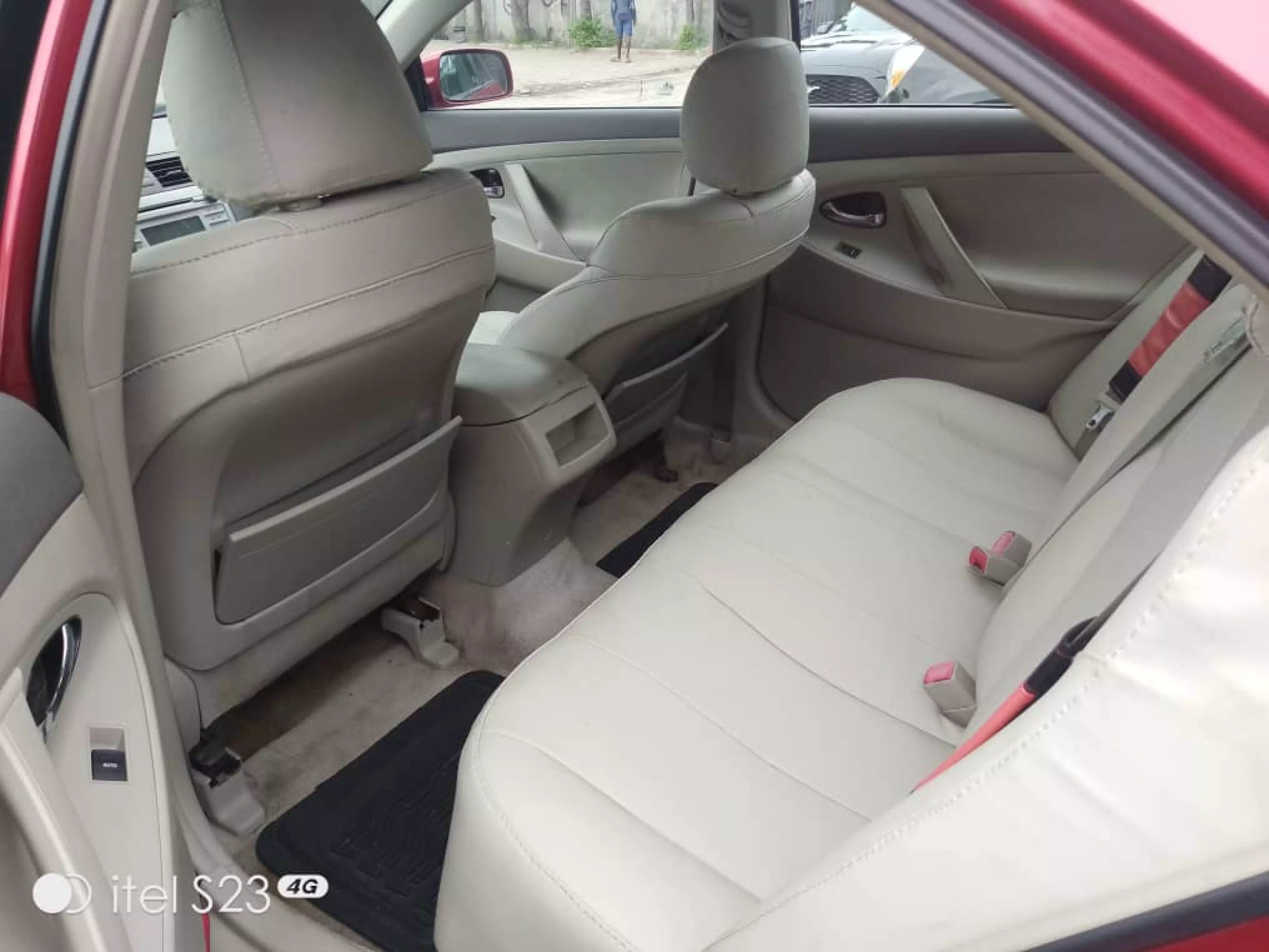 Toyota Camry   - 2010