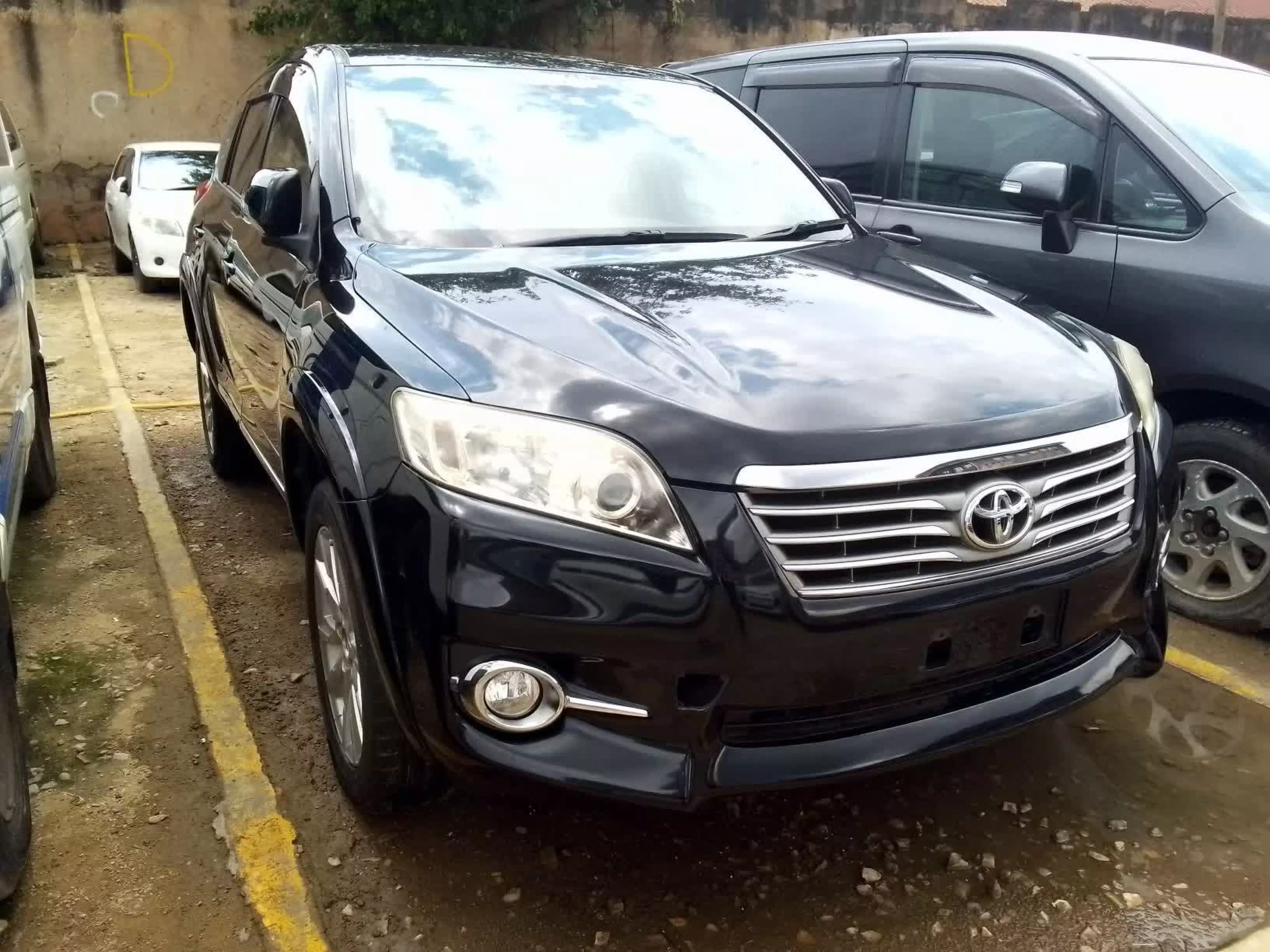 Toyota Vanguard  - 2010