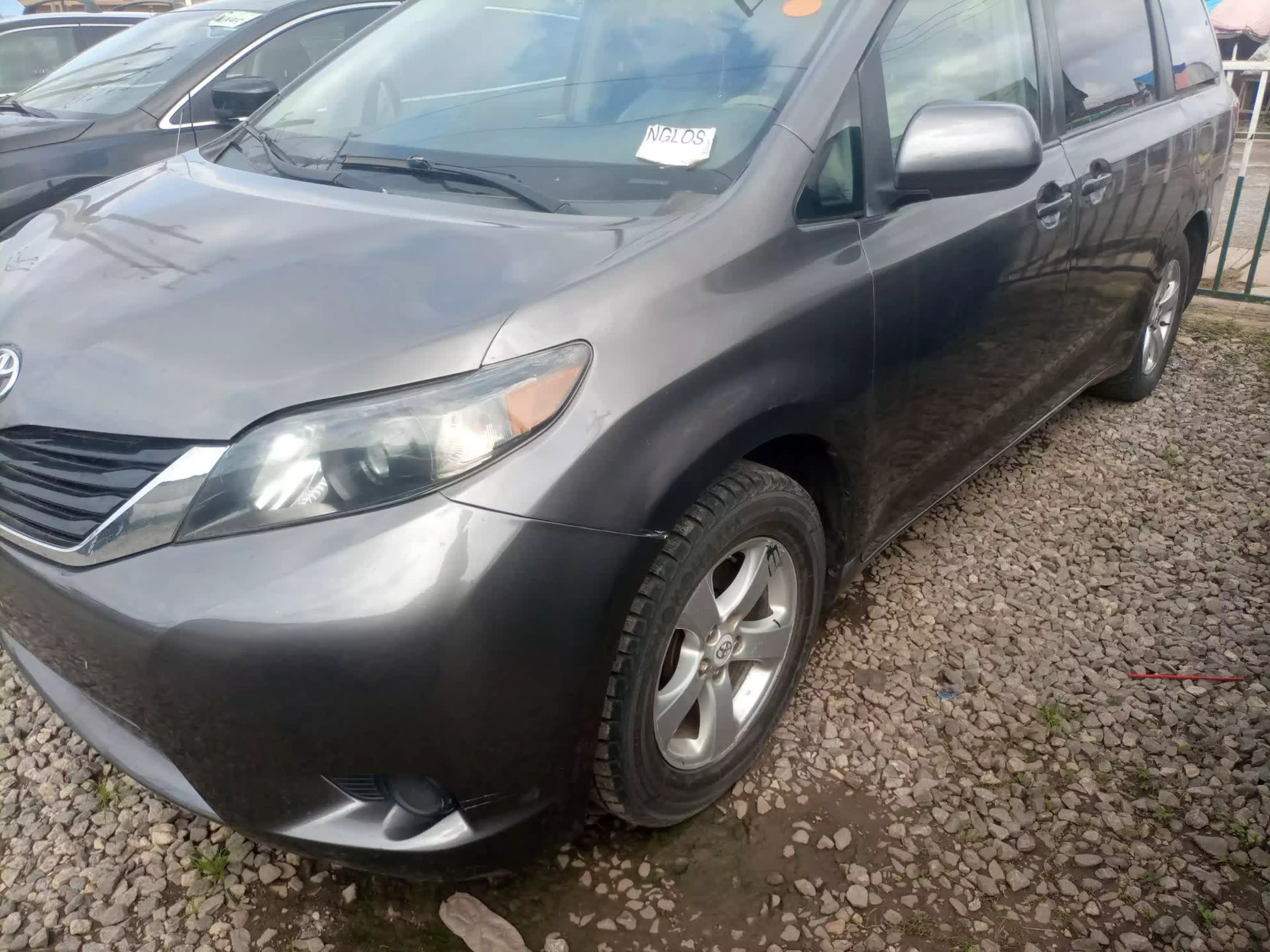 Toyota Sienna - 2011