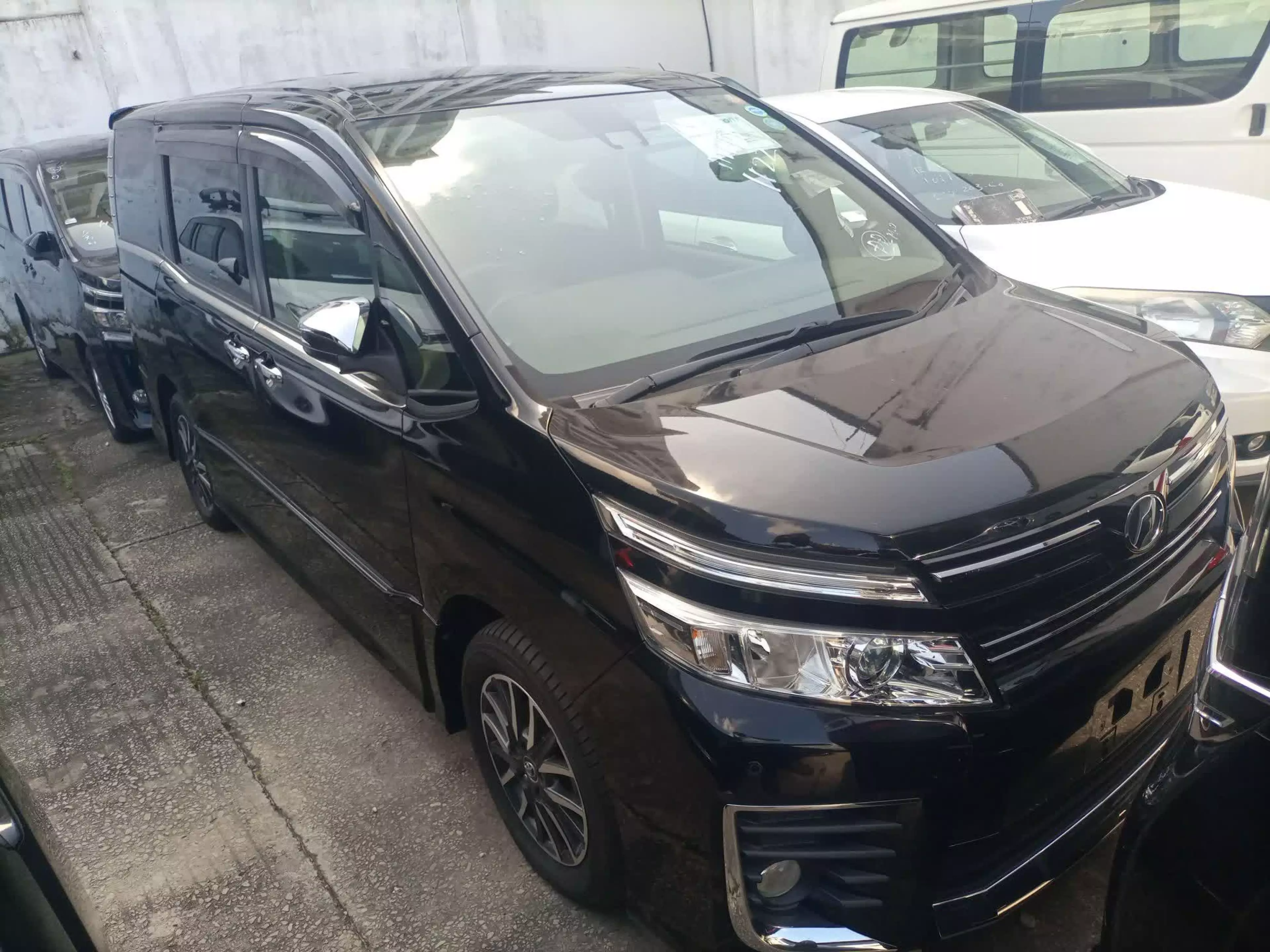 Toyota Voxy  - 2016