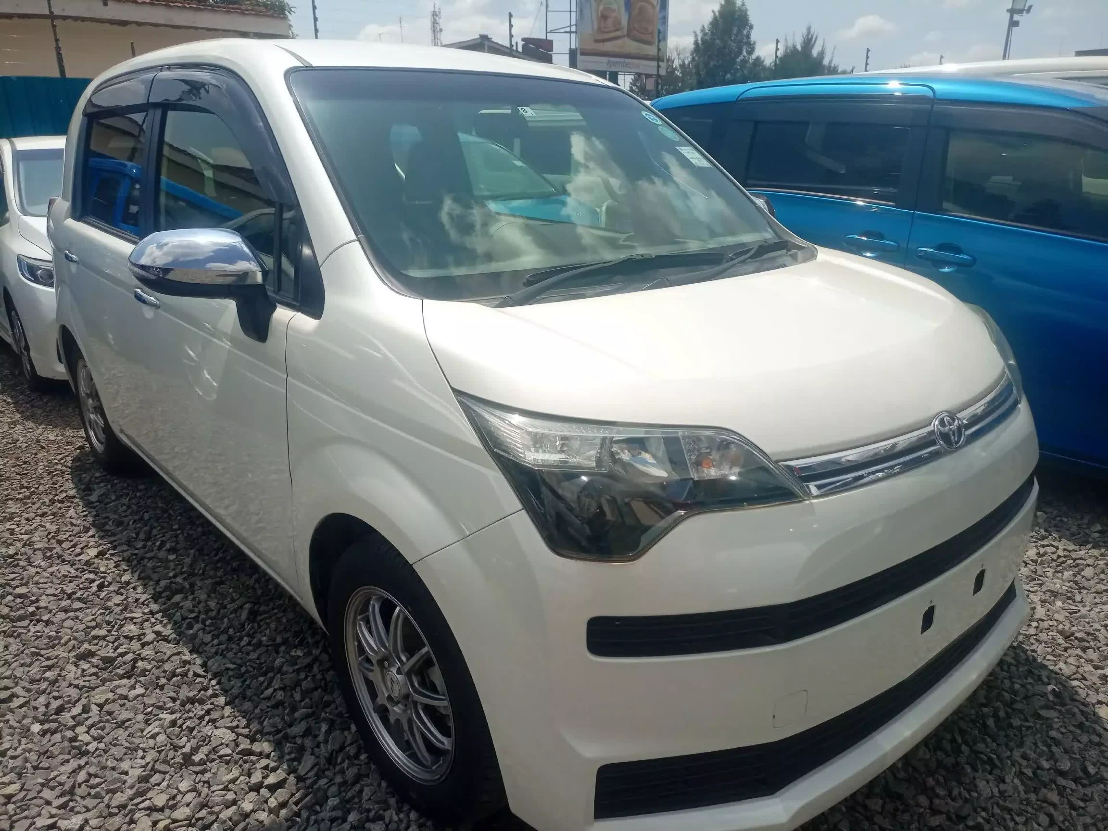 Toyota Spade  - 2016