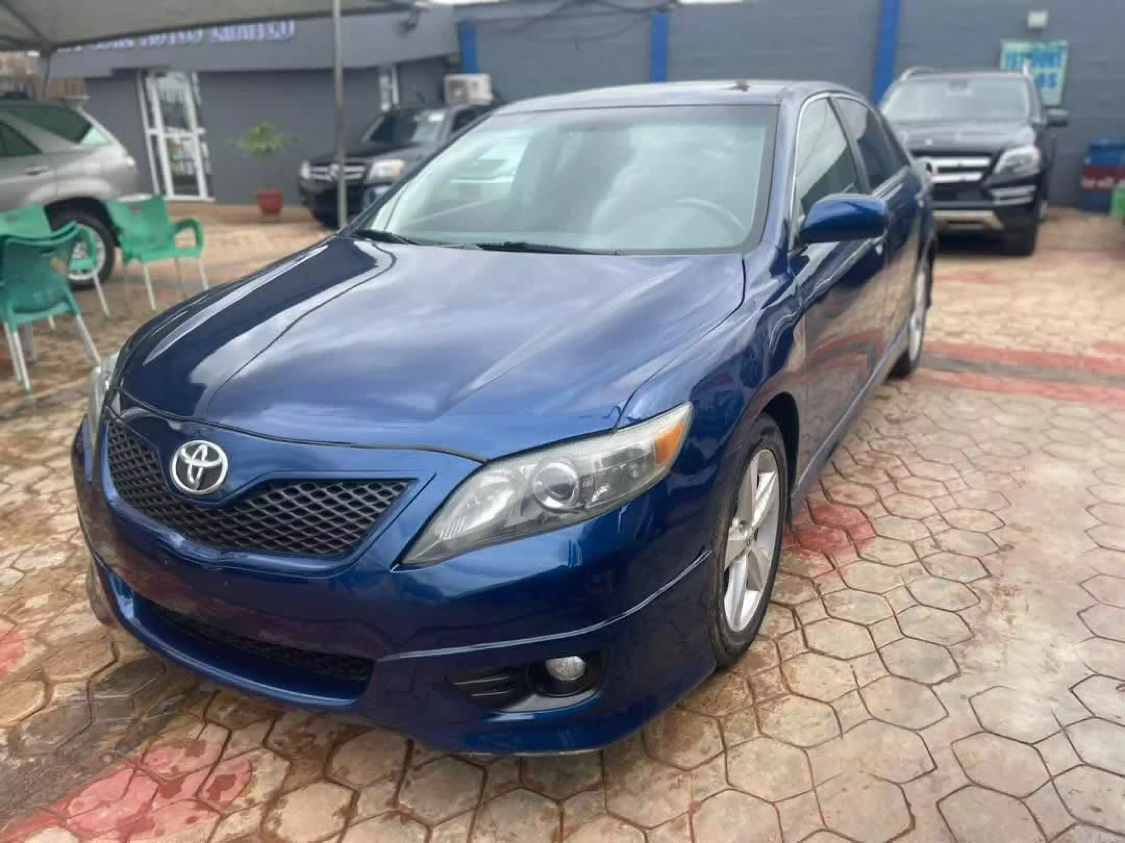 Toyota Camry - 2010