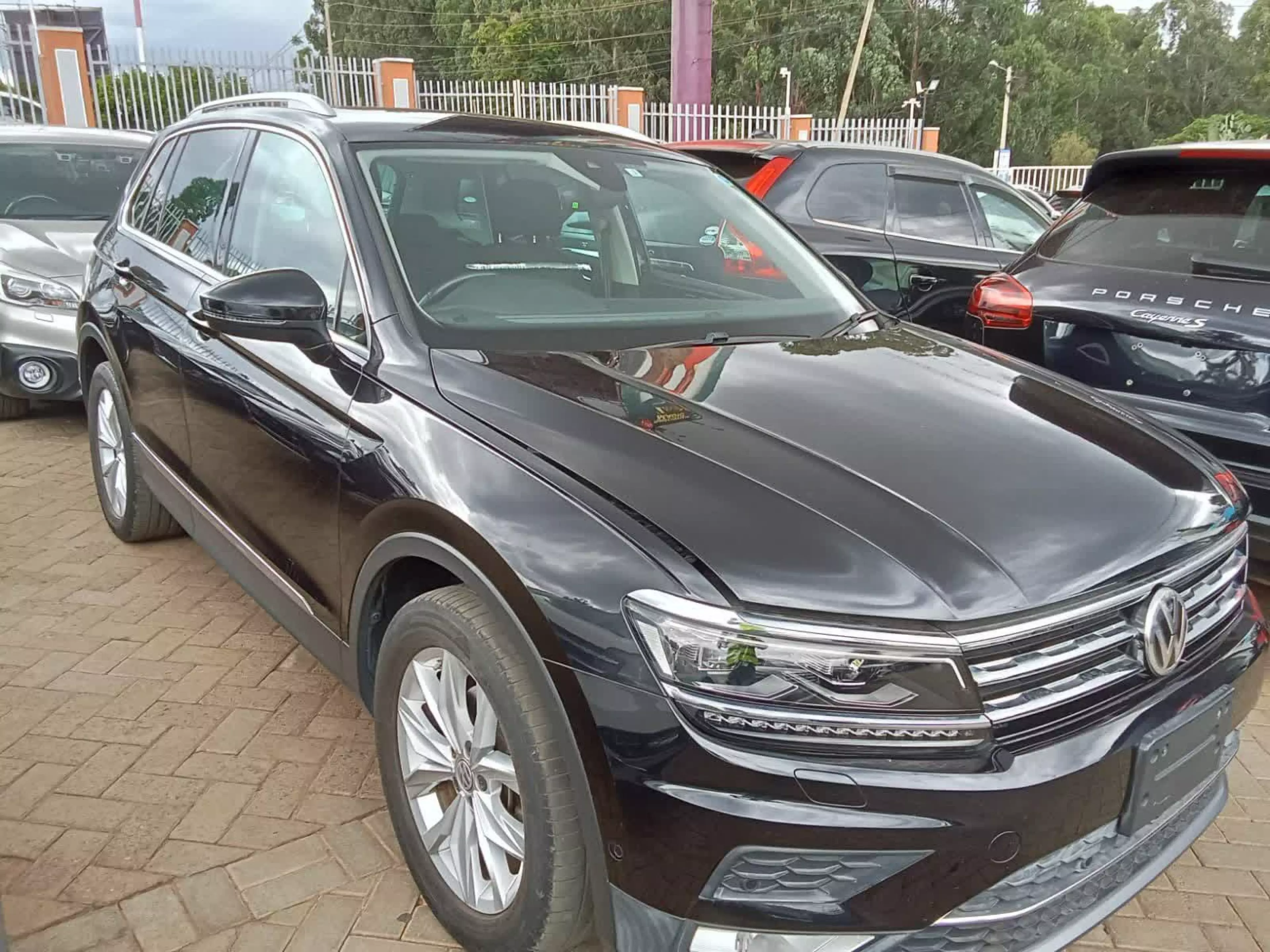 Volkswagen Tiguan - 2016