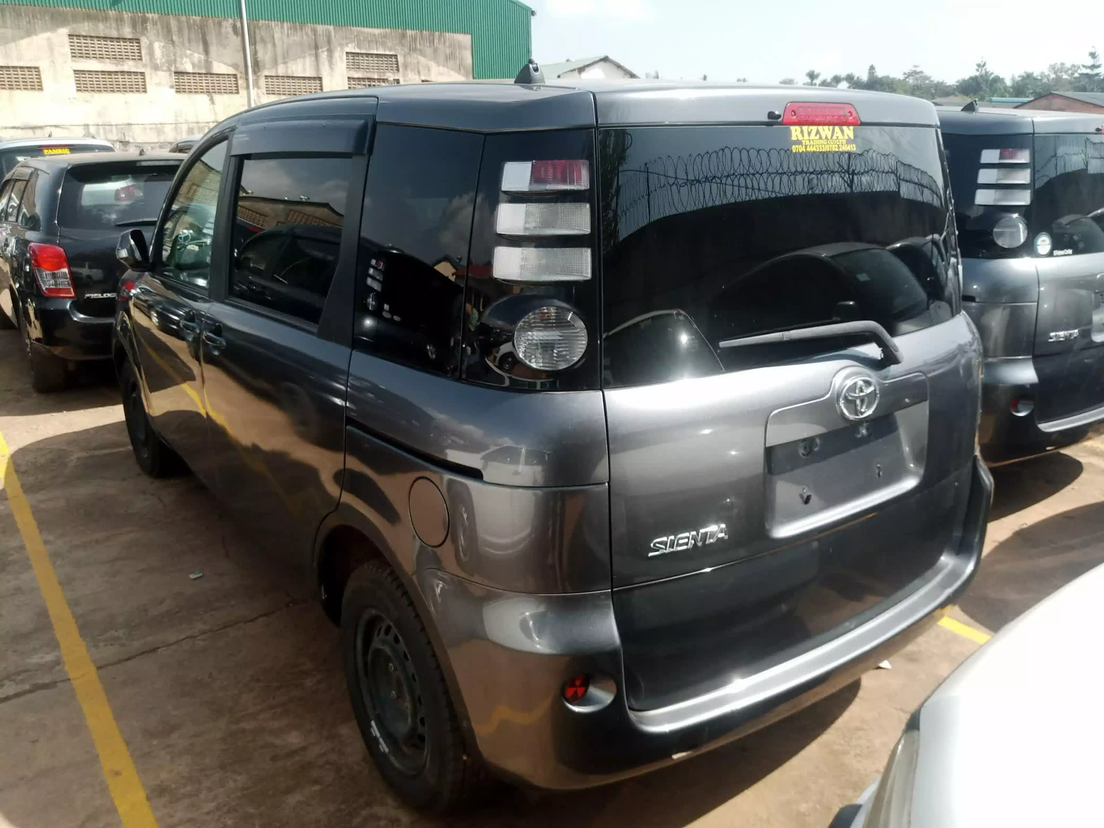 Toyota Sienta - 2009