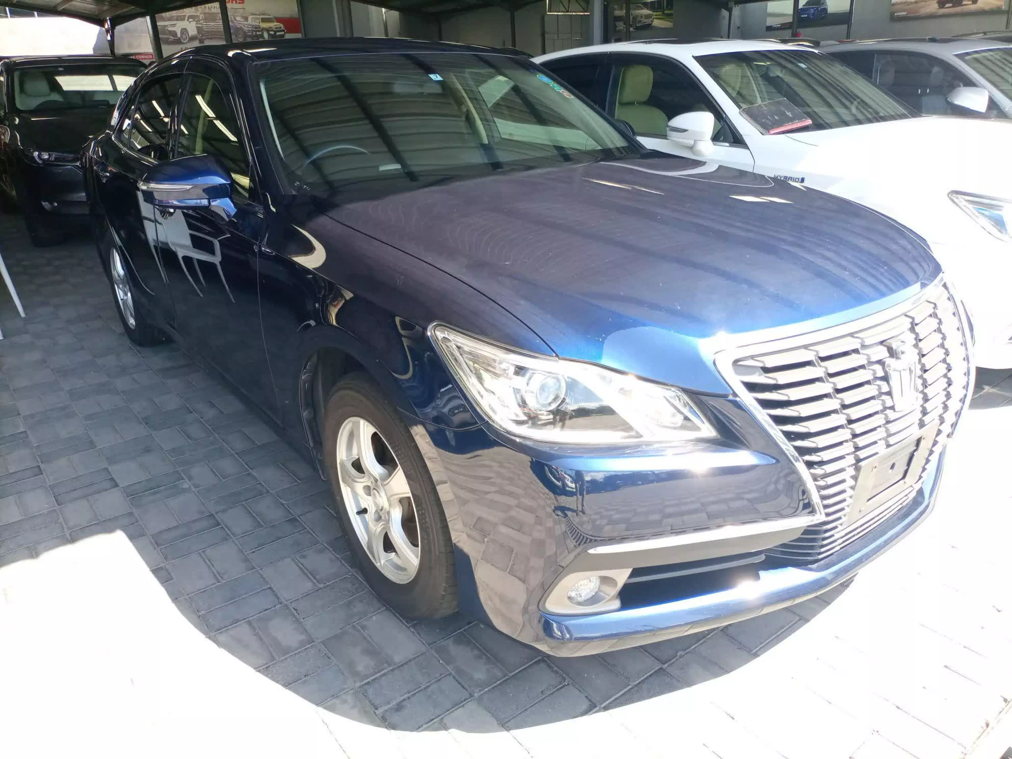 Toyota Crown Royal saloon  - 2015