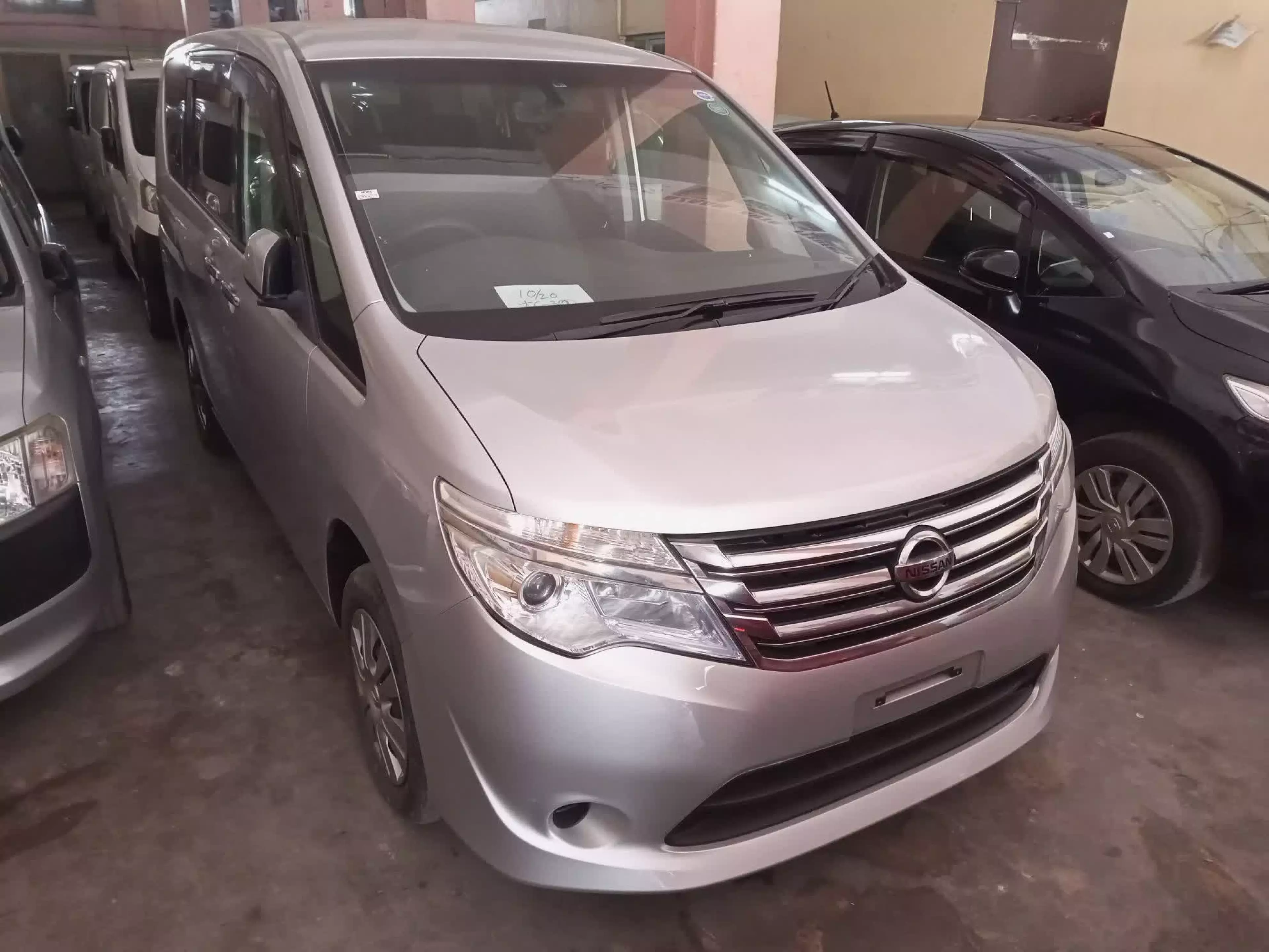 Nissan Serena - 2015