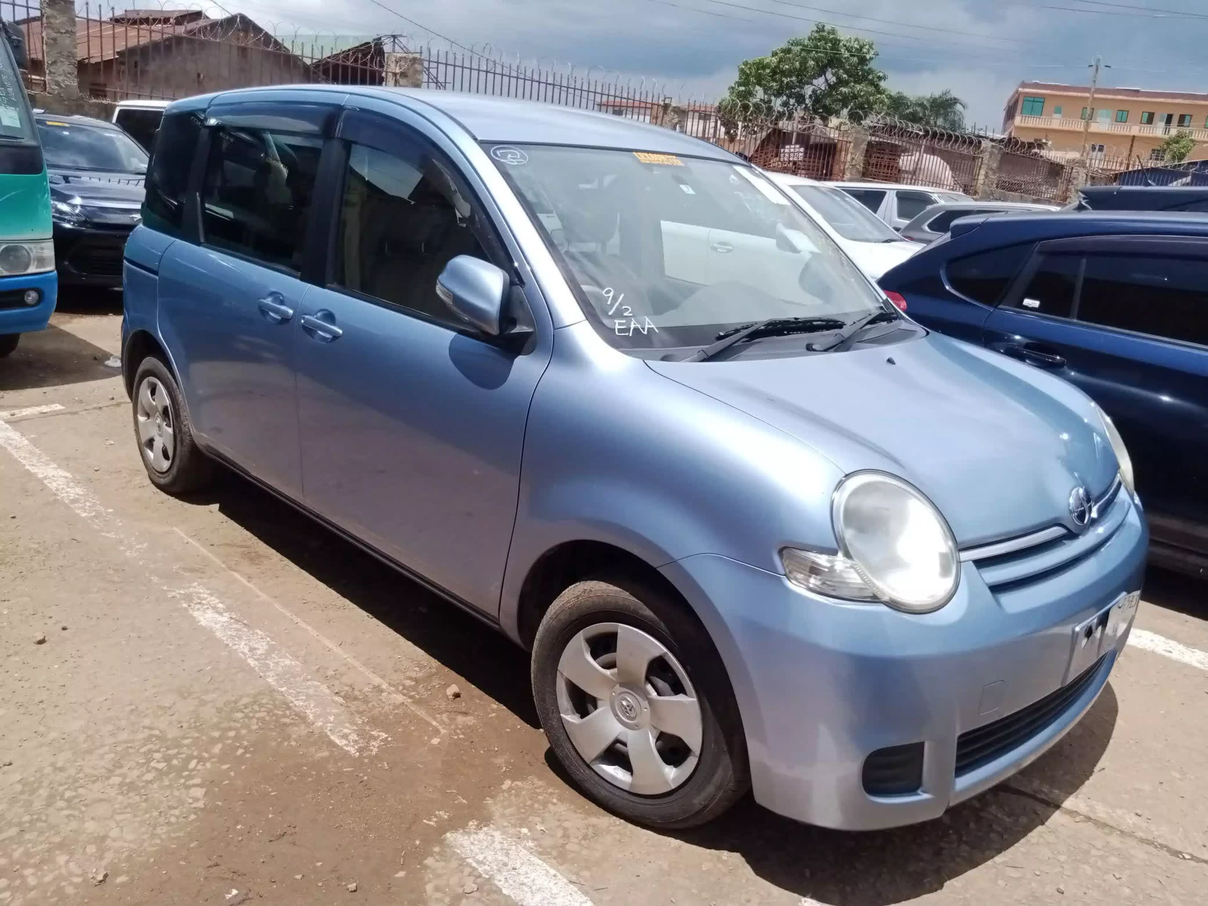 Toyota Sienta   - 2009