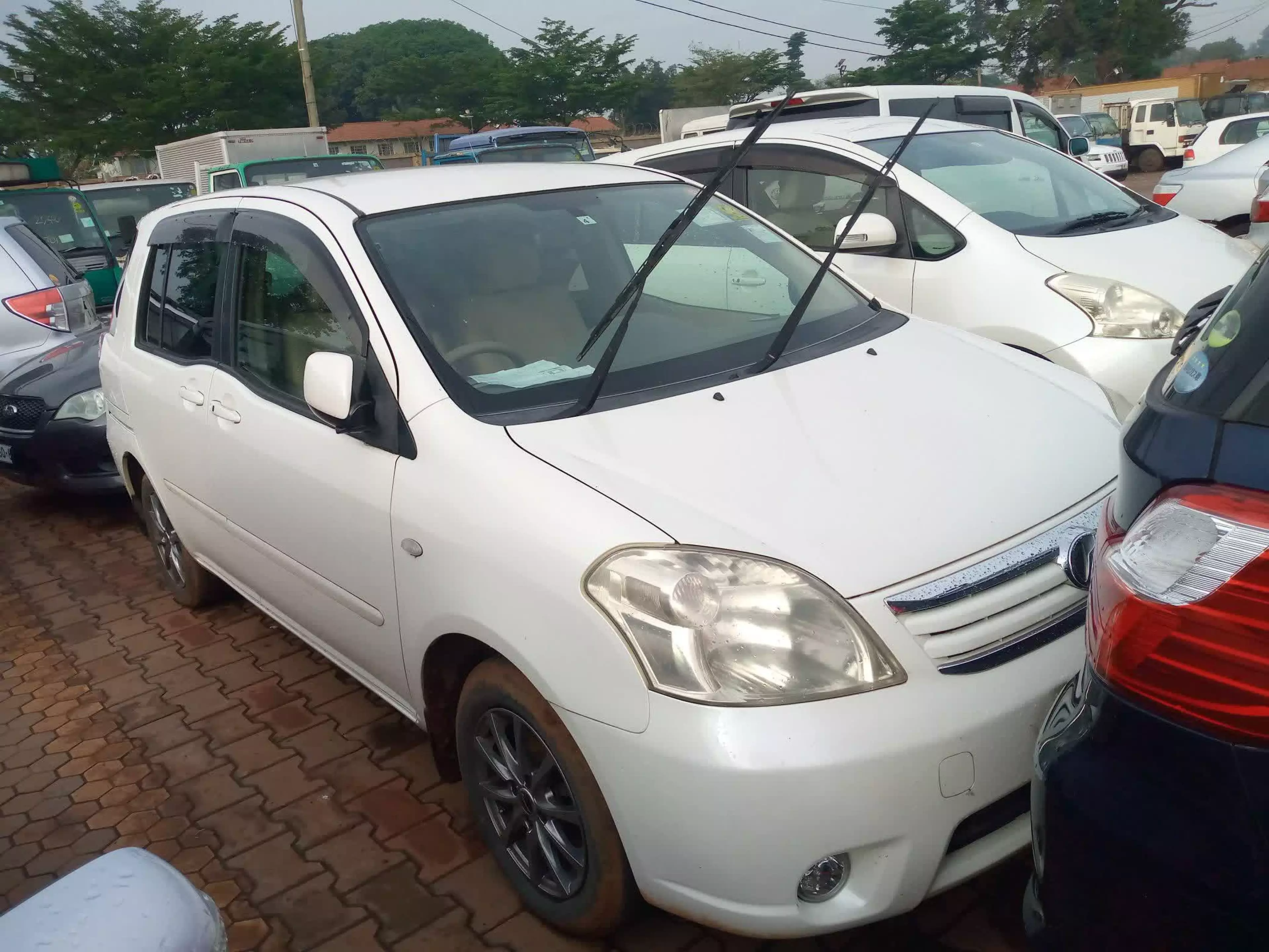 Toyota Raum  - 2009