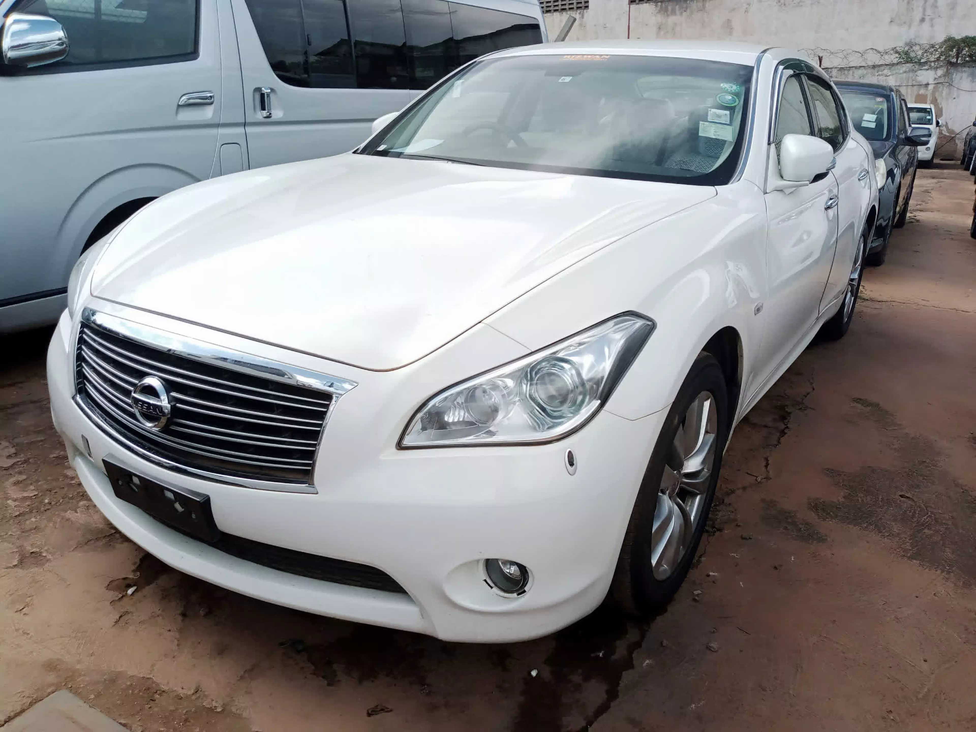Nissan Fuga  - 2014