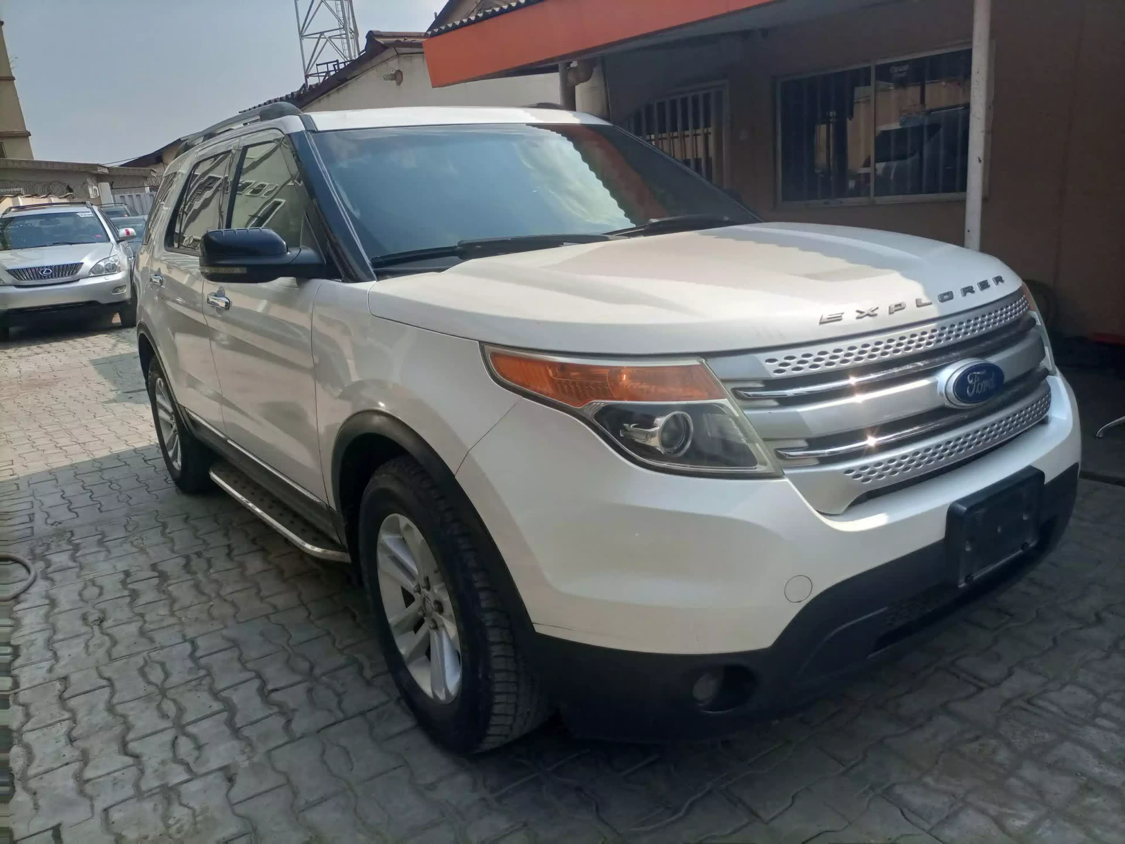 Ford Explorer - 2011