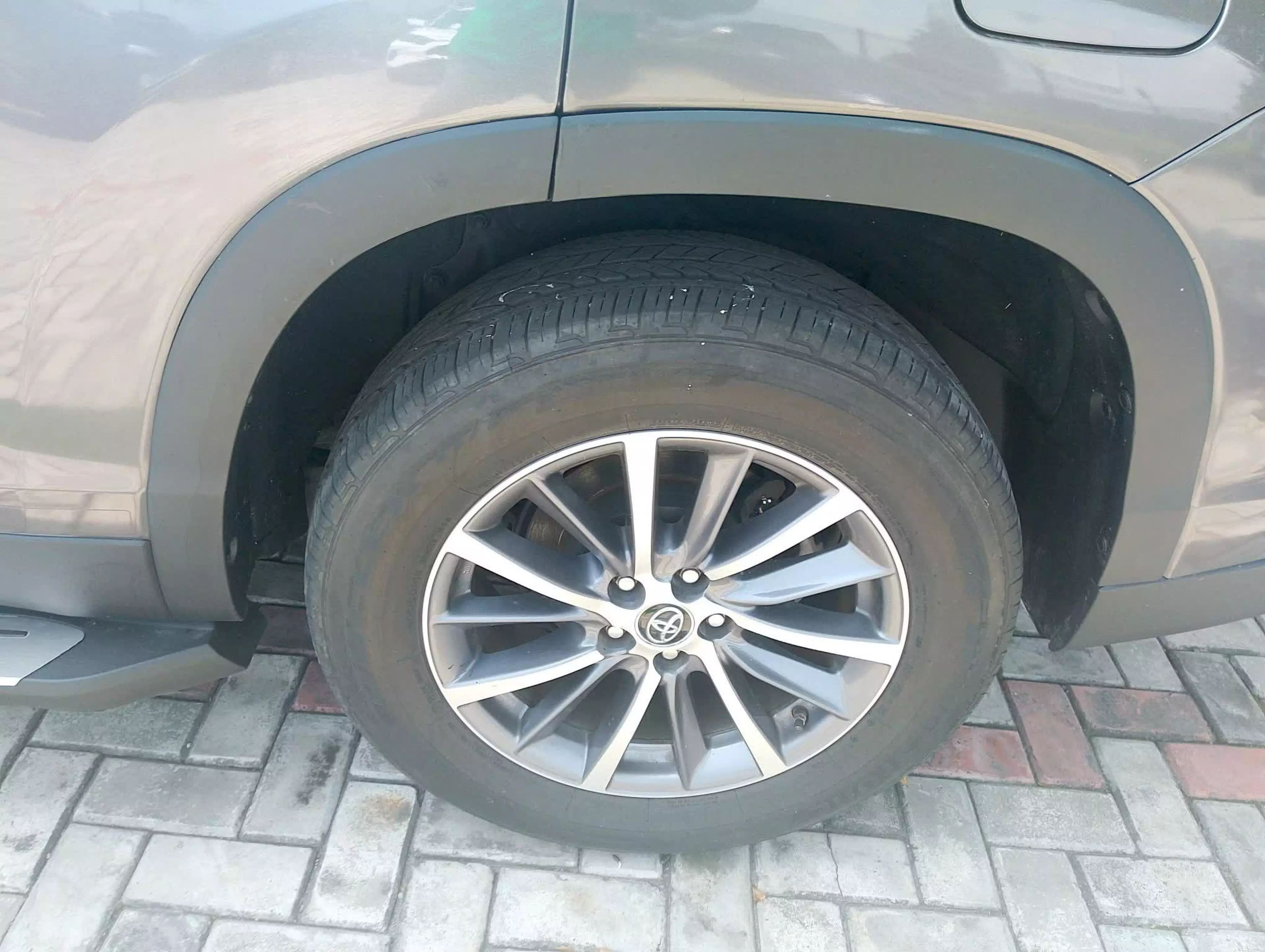 Toyota Highlander   - 2019