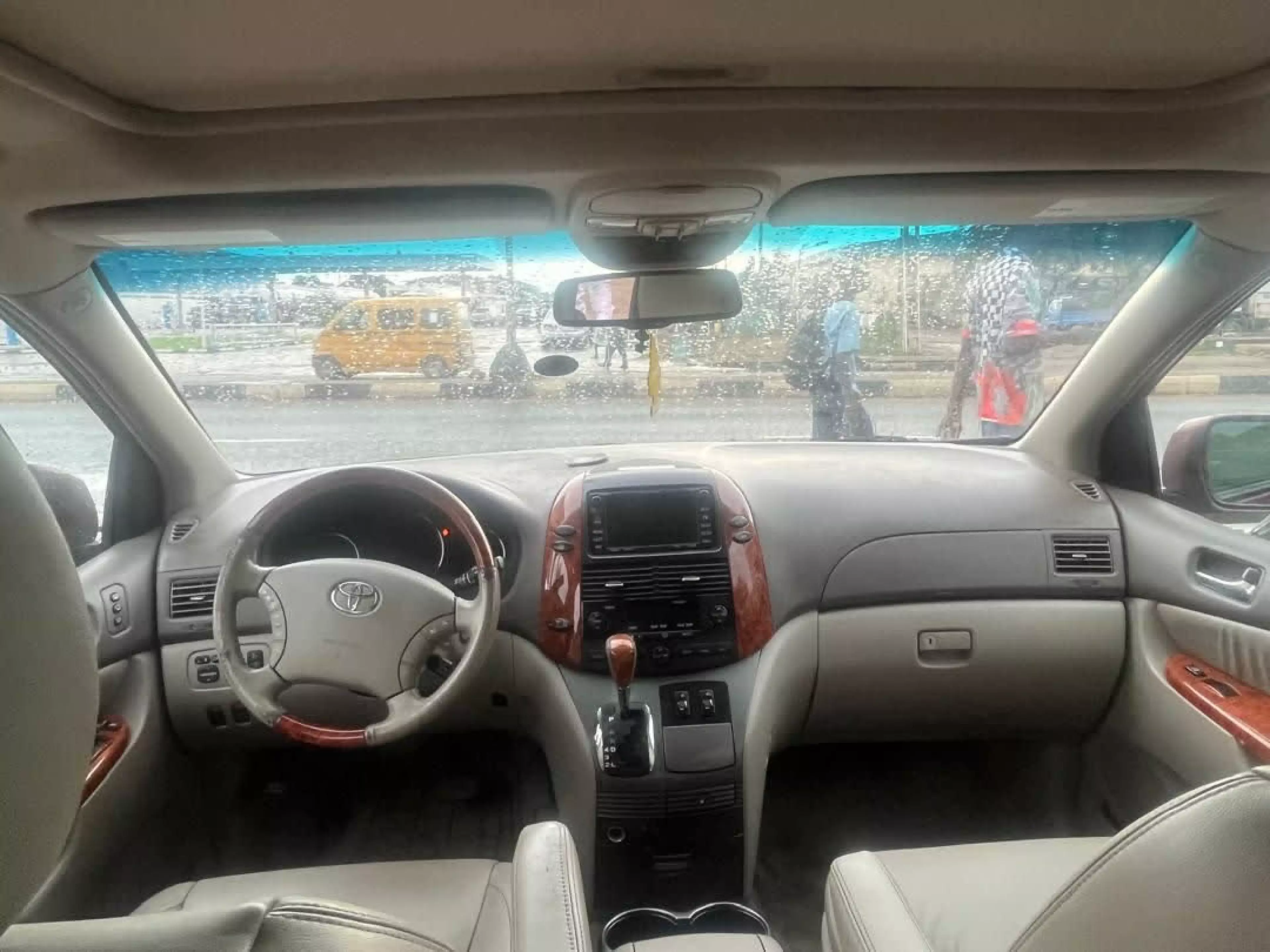 Toyota Sienna   - 2010