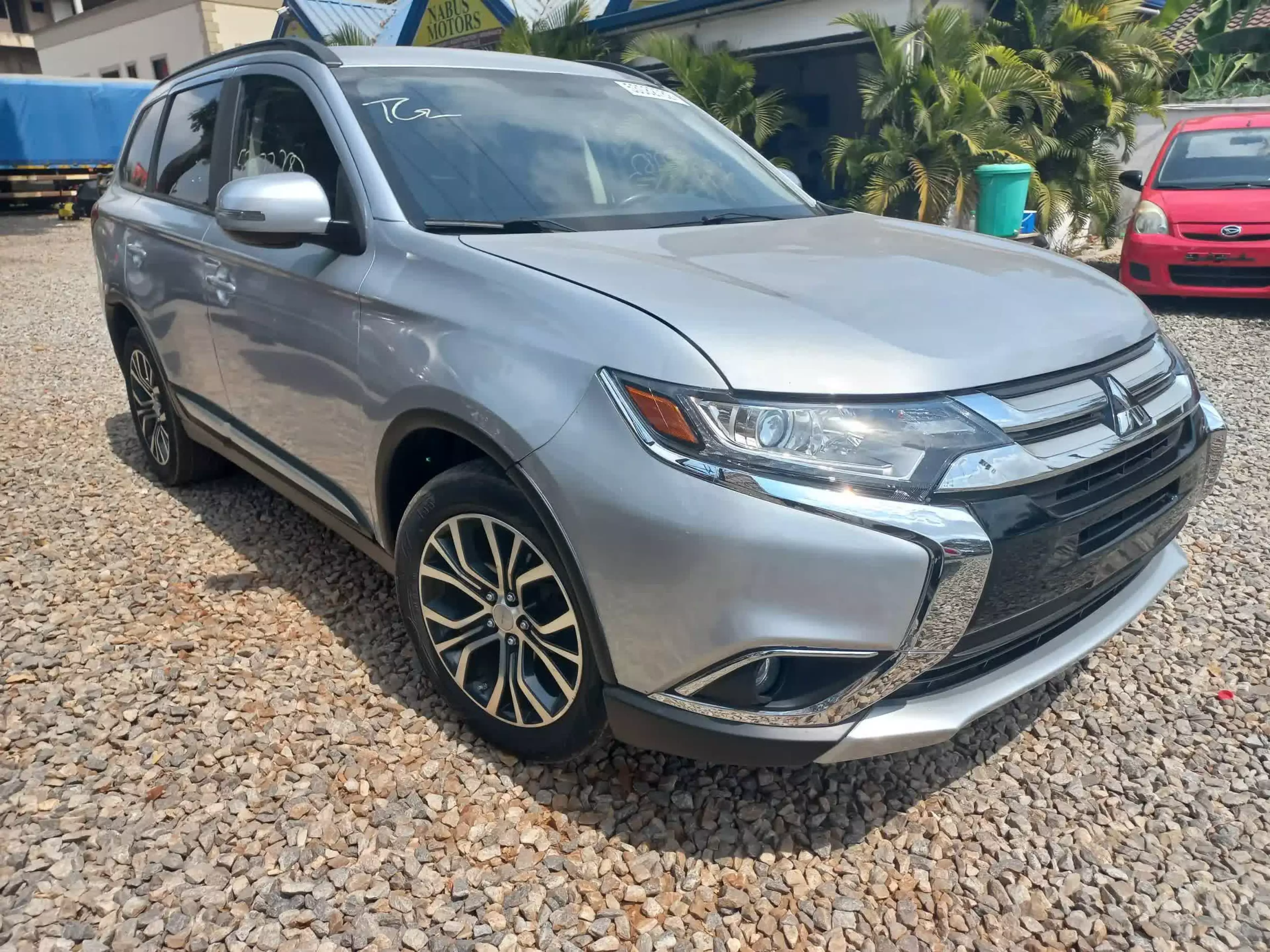 Mitsubishi OUTLANDER - 2016