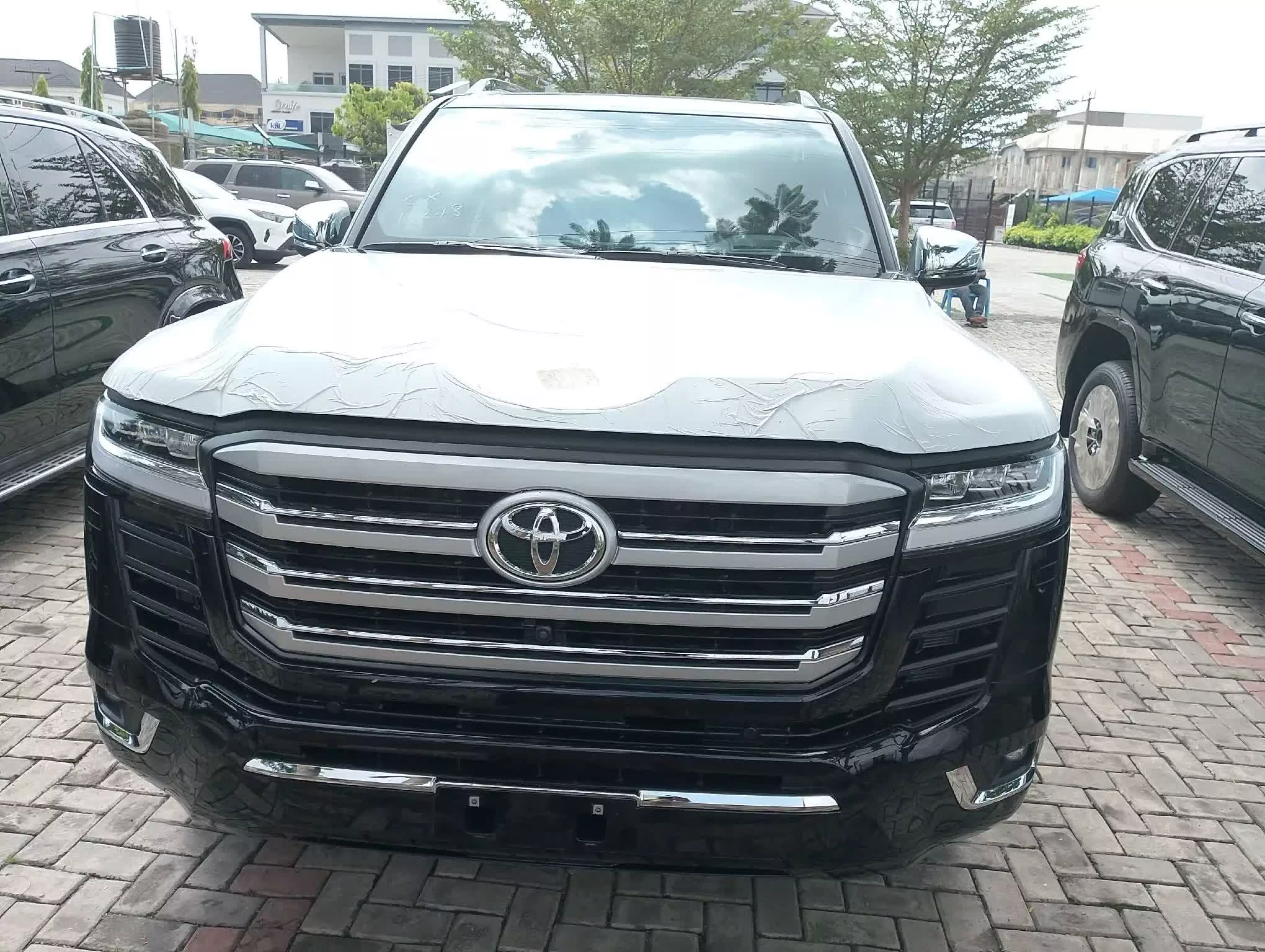 Toyota  Land Cruiser VXR V8   - 2024
