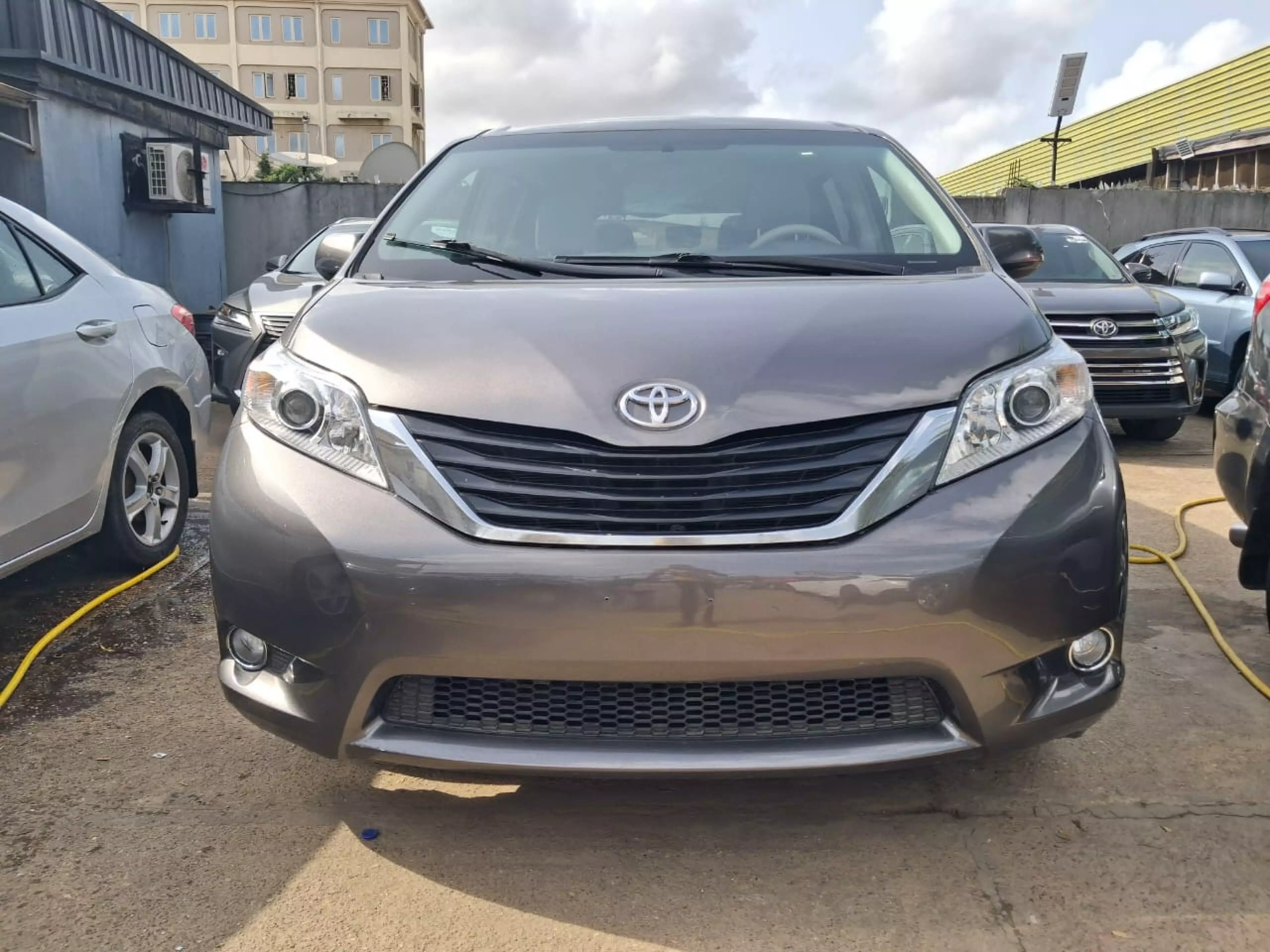 Toyota Sienna - 2011
