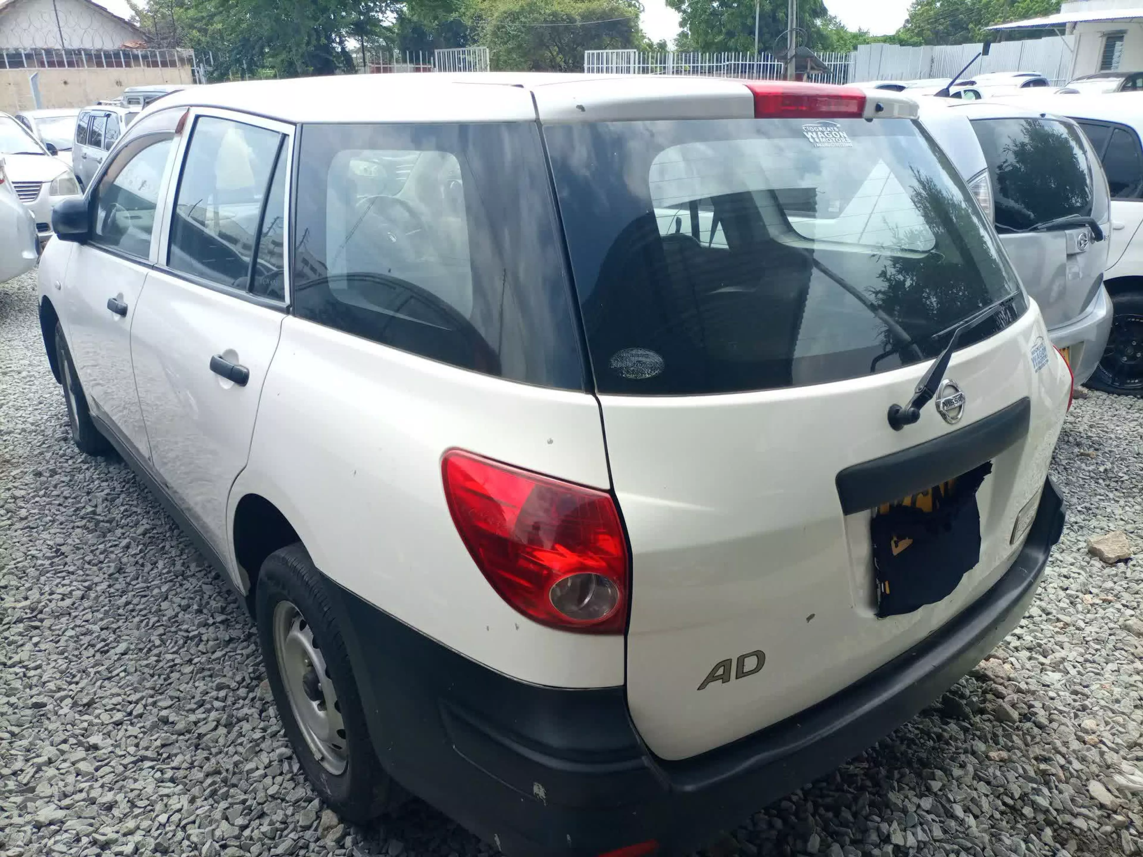 Nissan Advan  - 2009