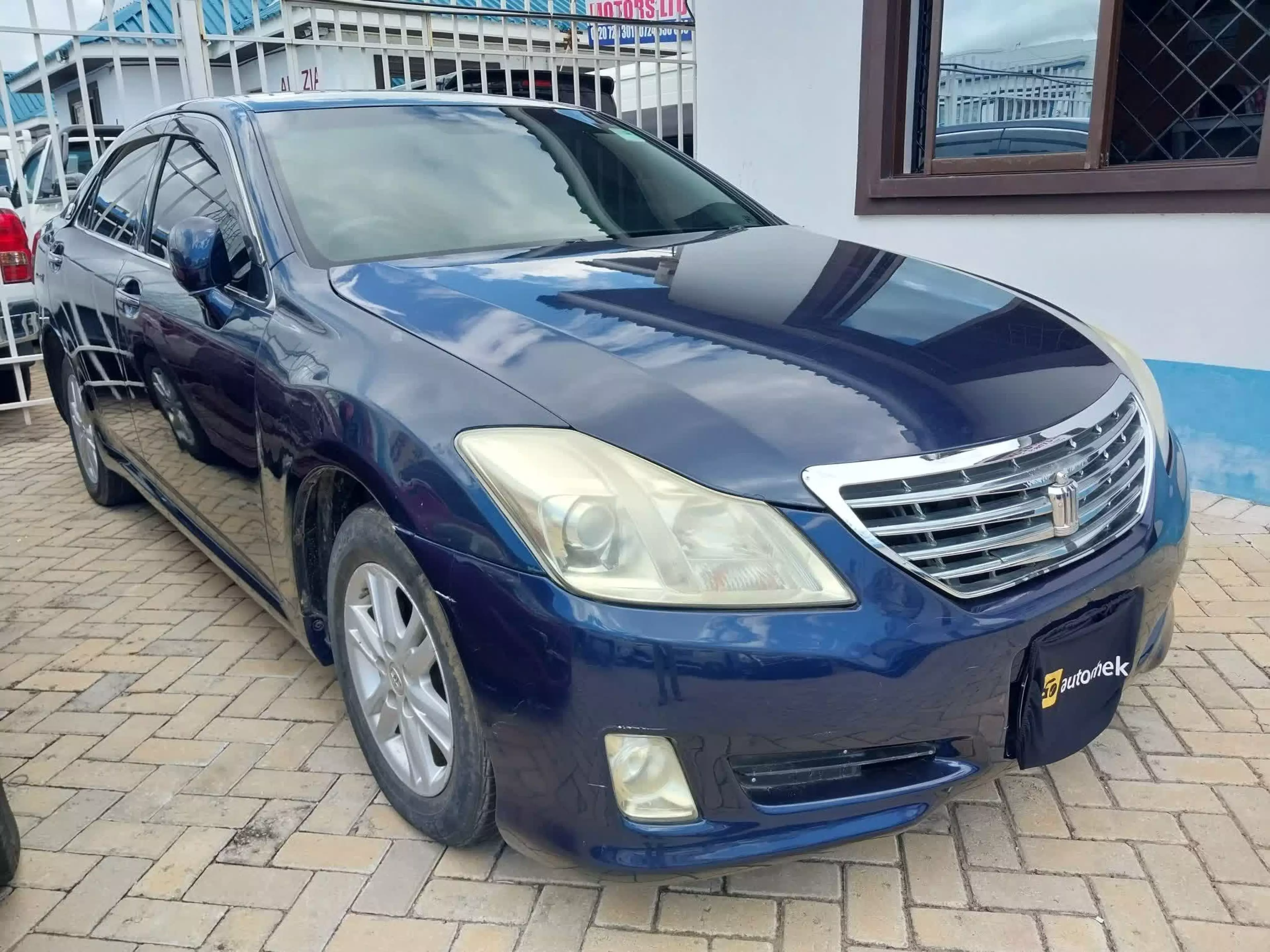 Toyota Crown Royal saloon  - 2008