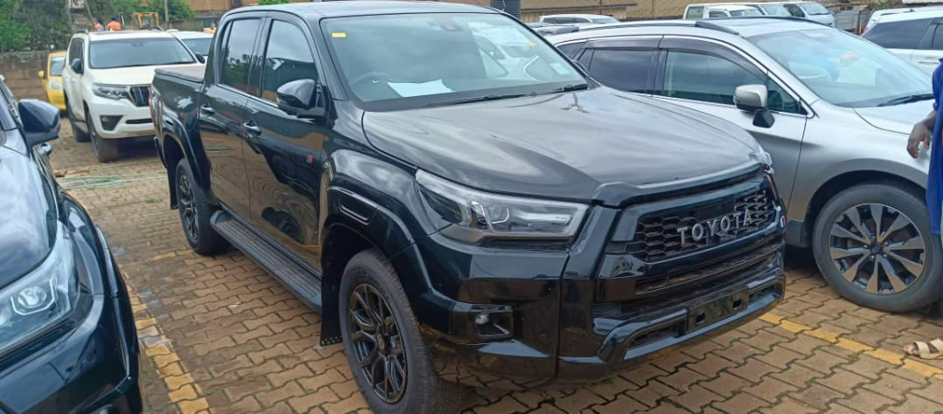 Toyota Hilux  - 2023