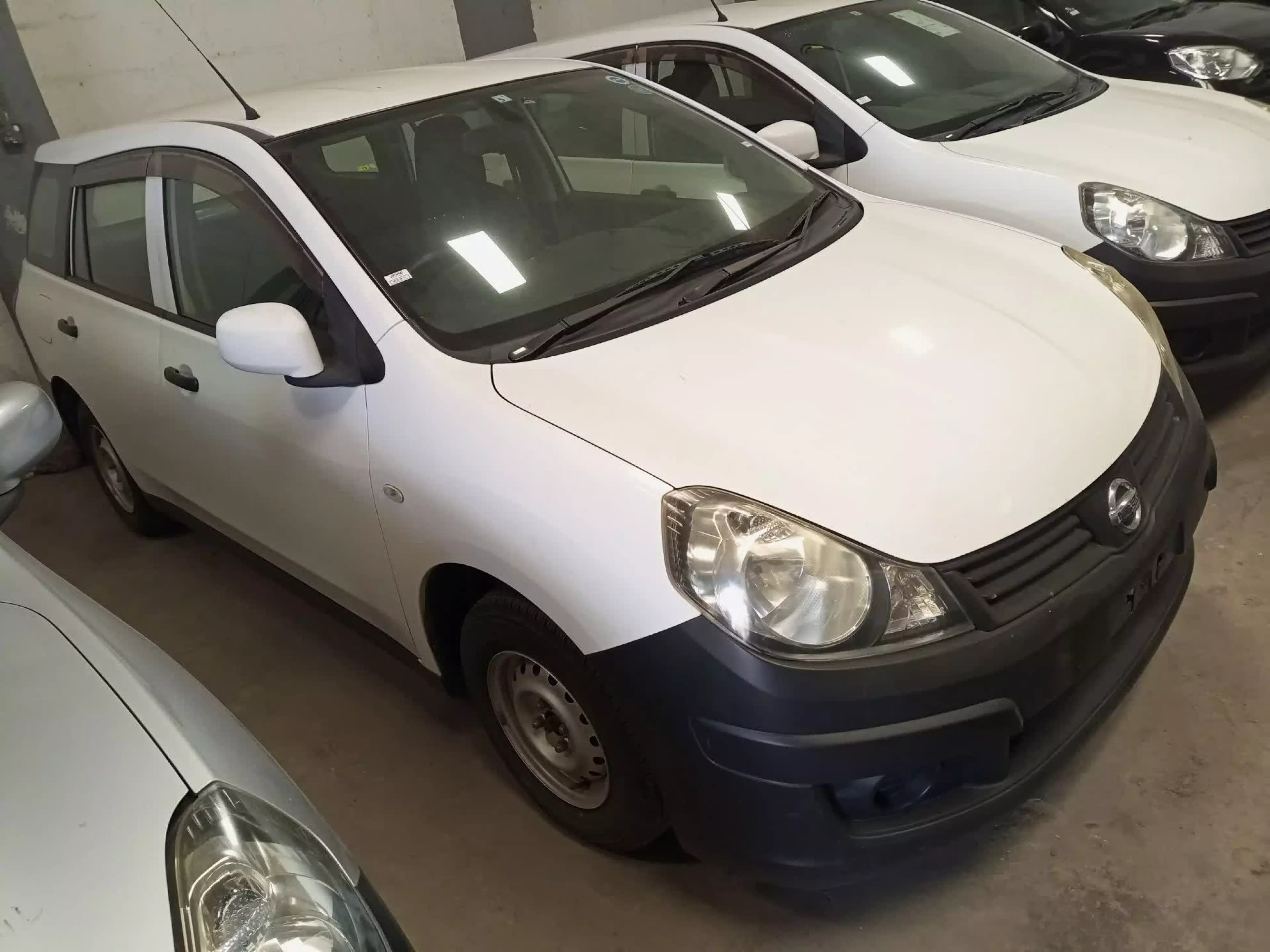 Nissan Advan  - 2015