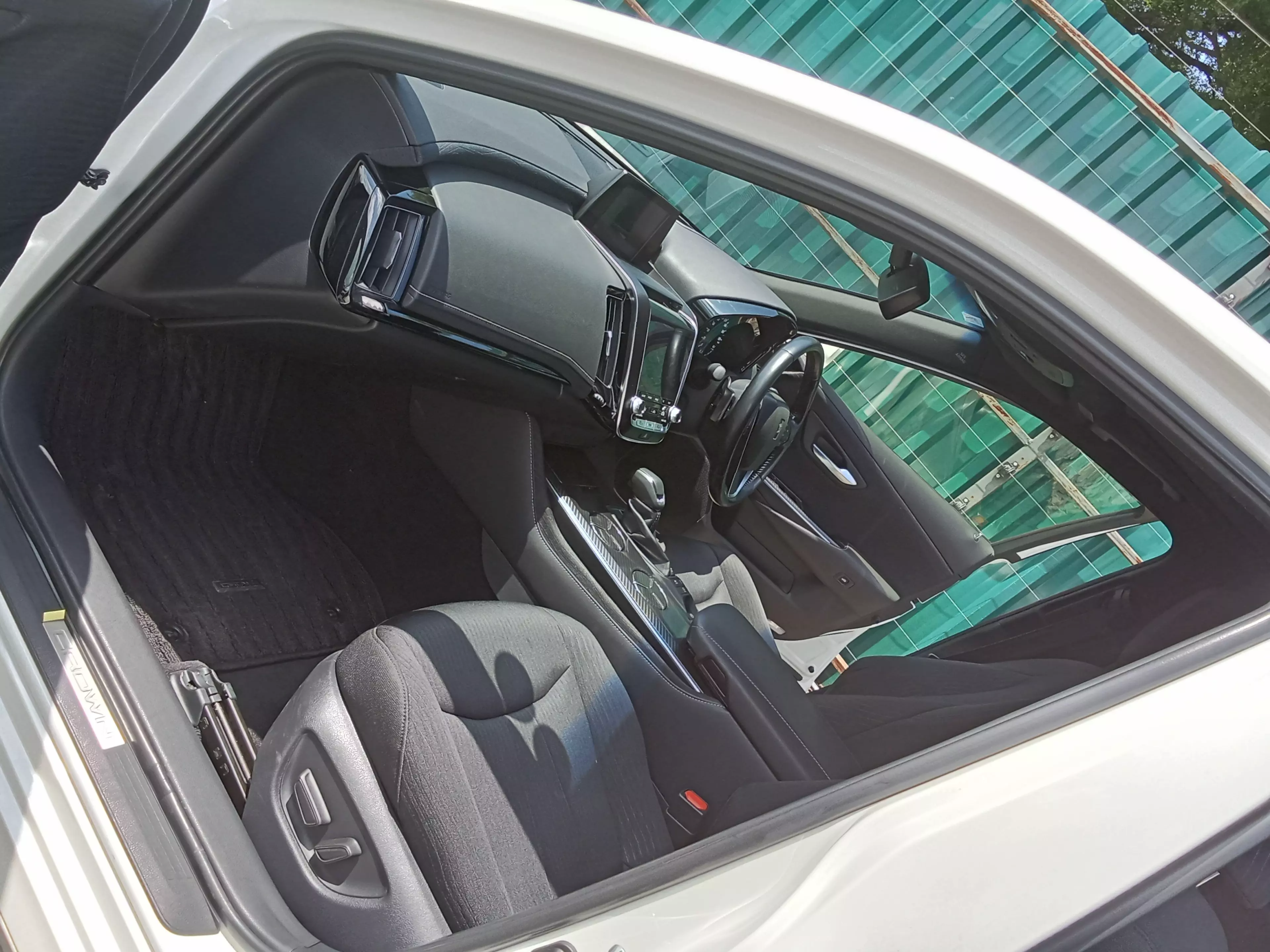 Toyota Crown    - 2018