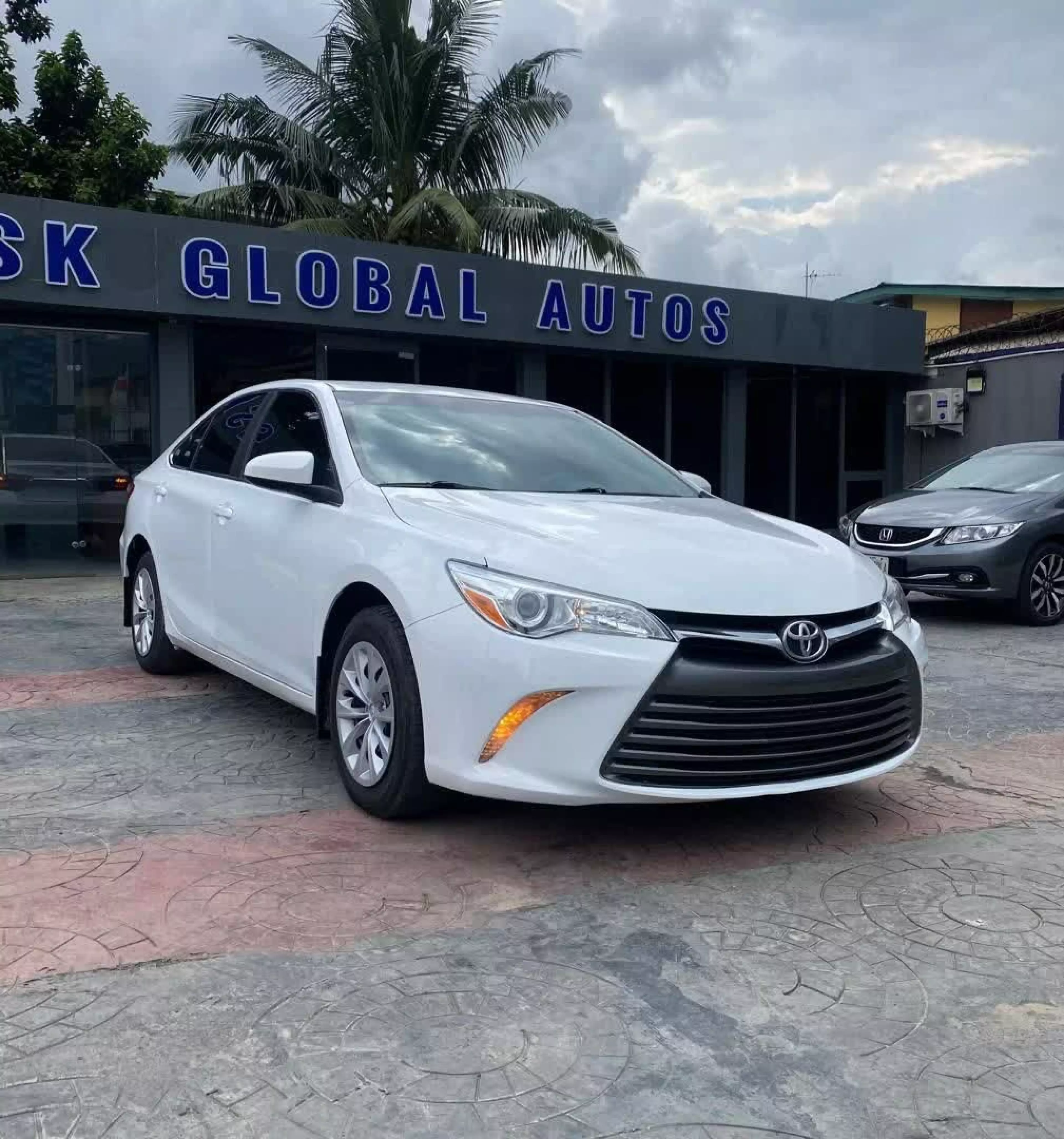 Toyota Camry - 2016