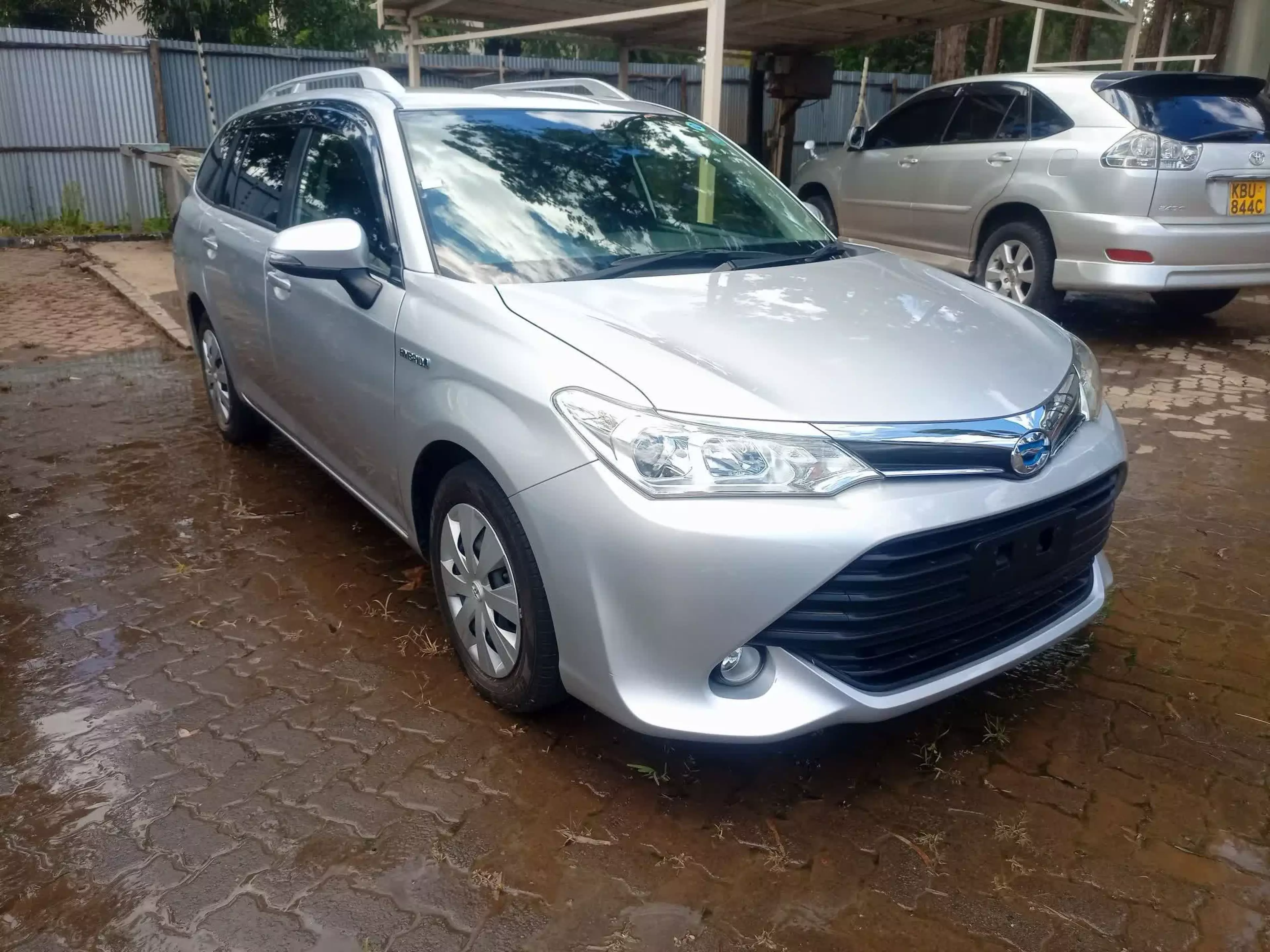 Toyota Fielder hybrid  - 2017
