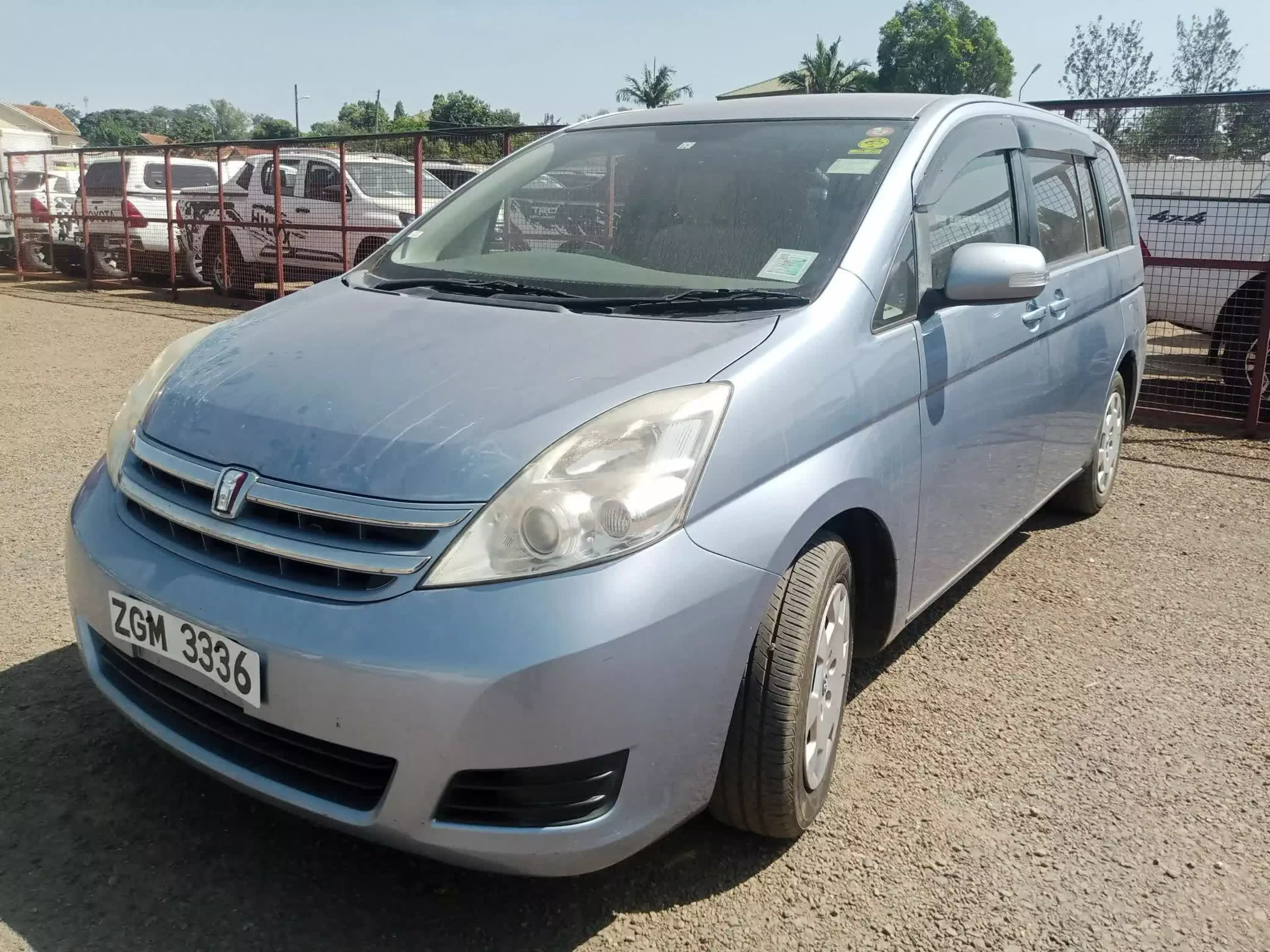 Toyota Isis  - 2009