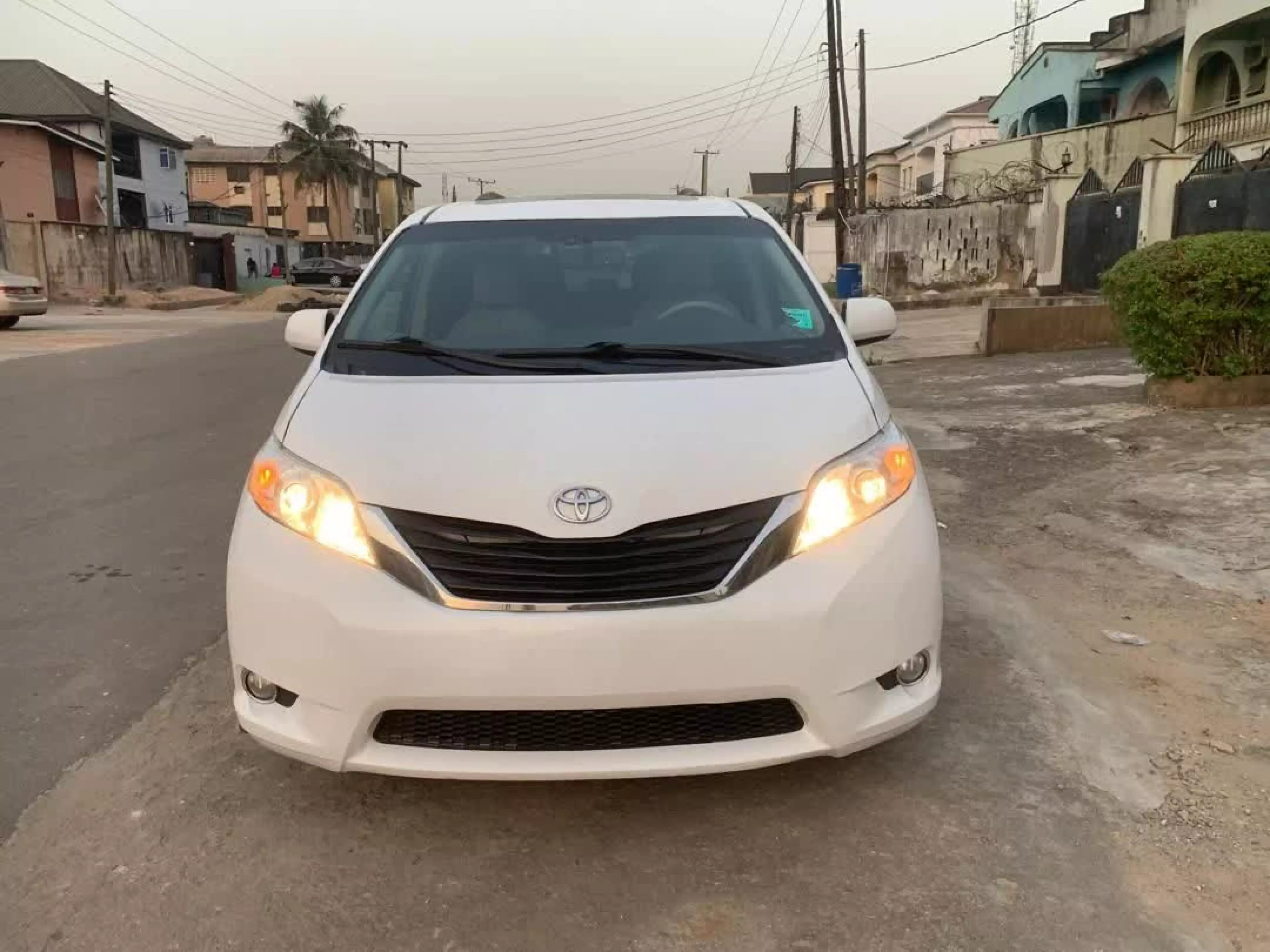 Toyota Sienna - 2011