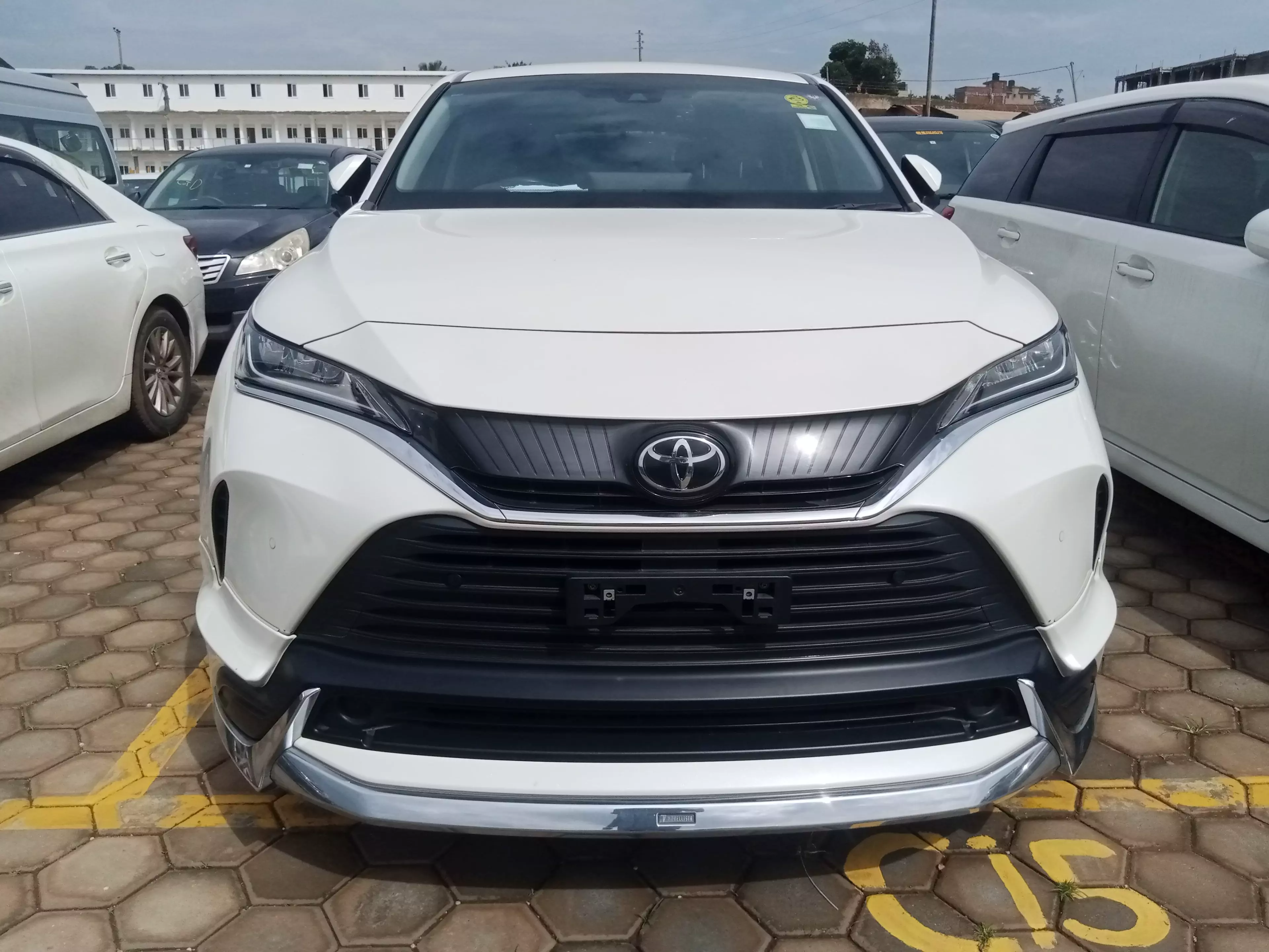 Toyota Harrier   - 2020