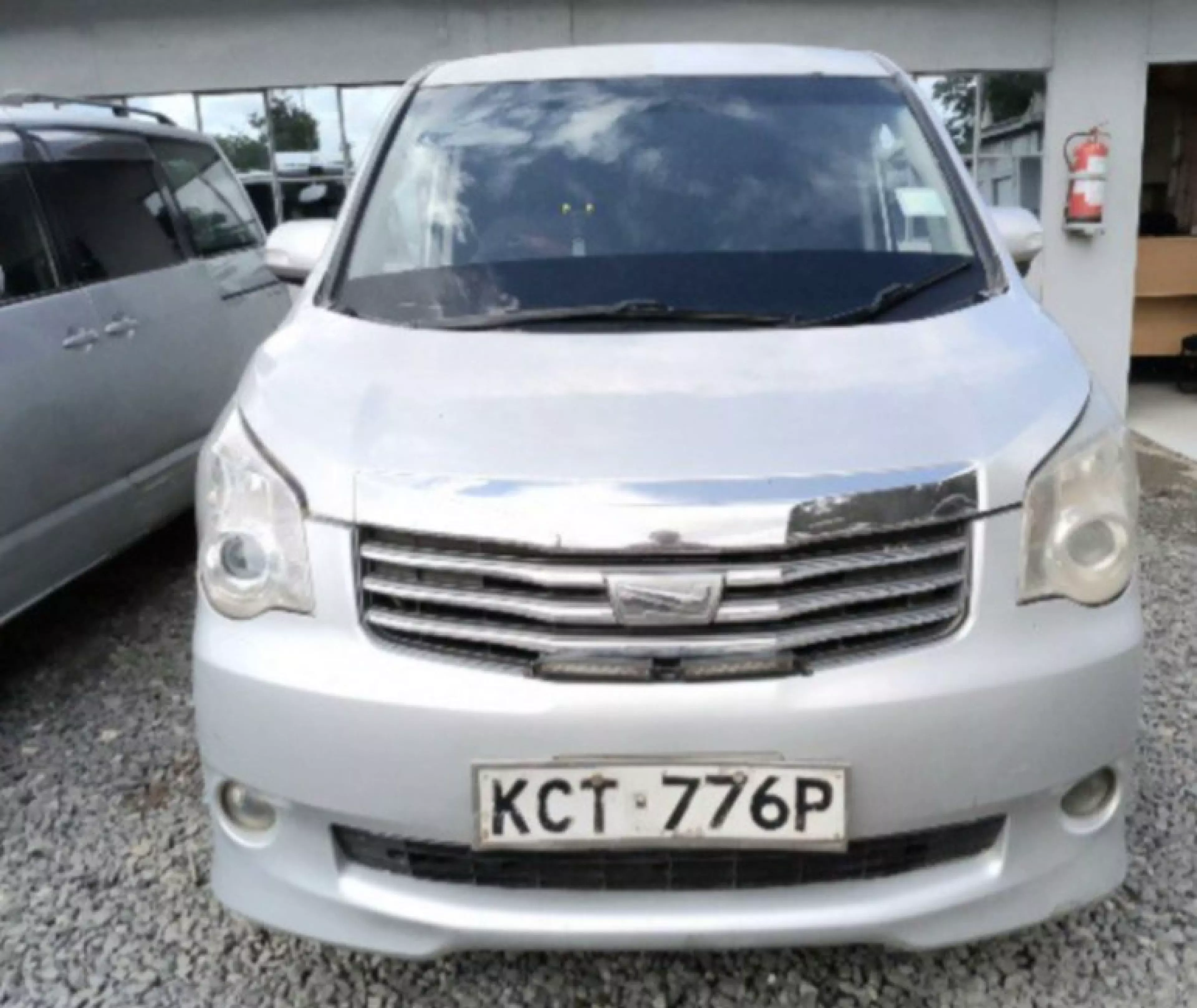 Toyota Noah - 2012