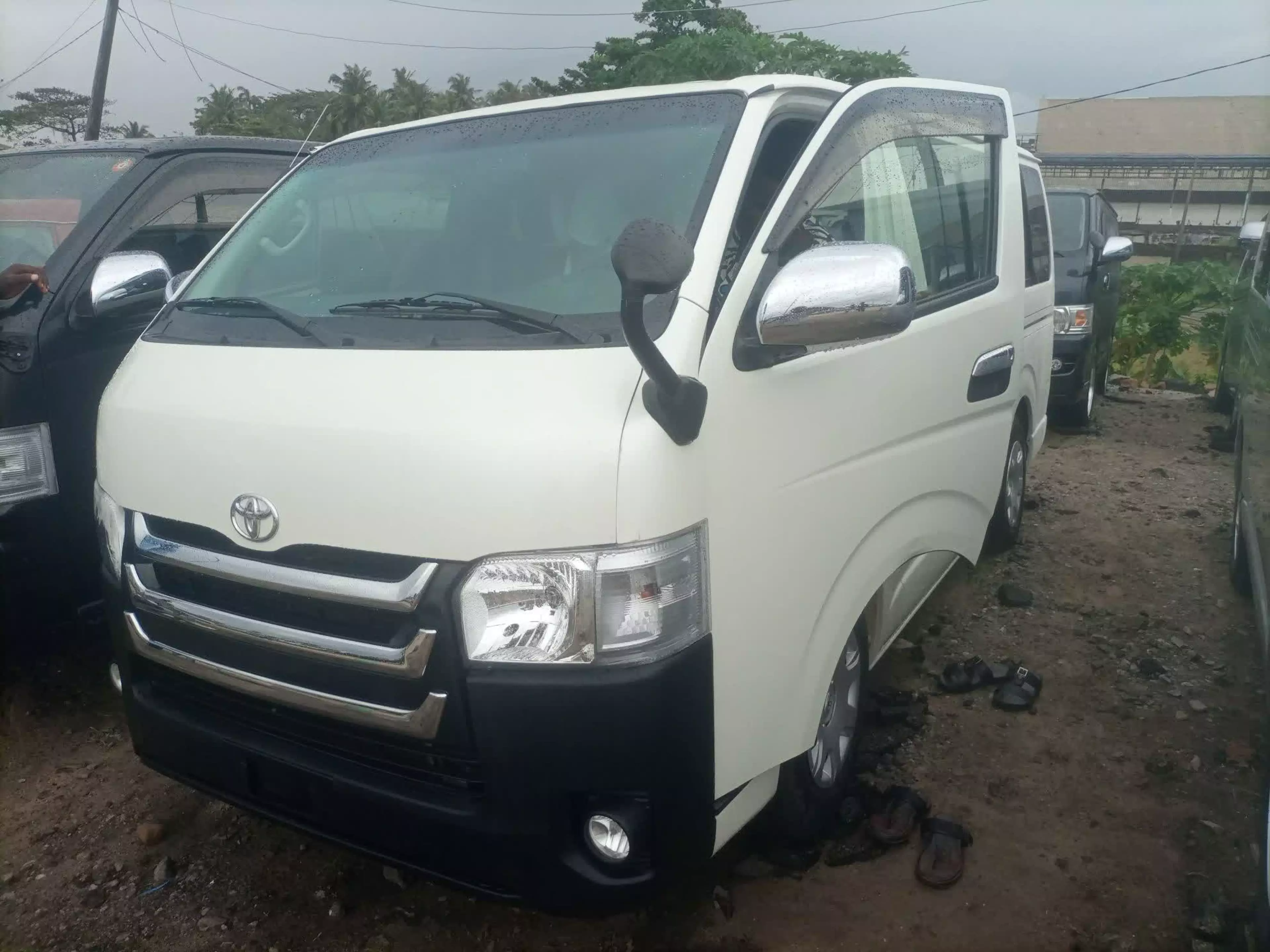 Toyota Hiace - 2011