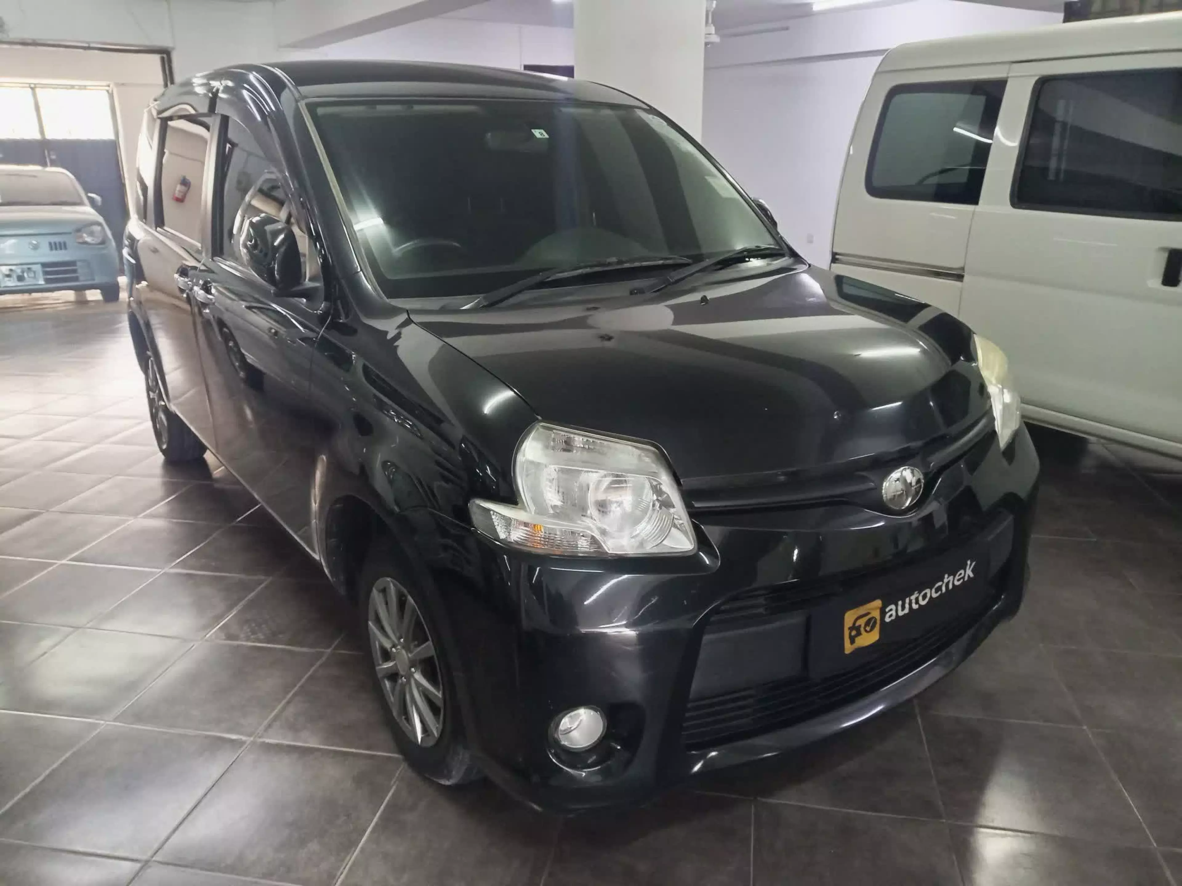 Toyota Sienta - 2014