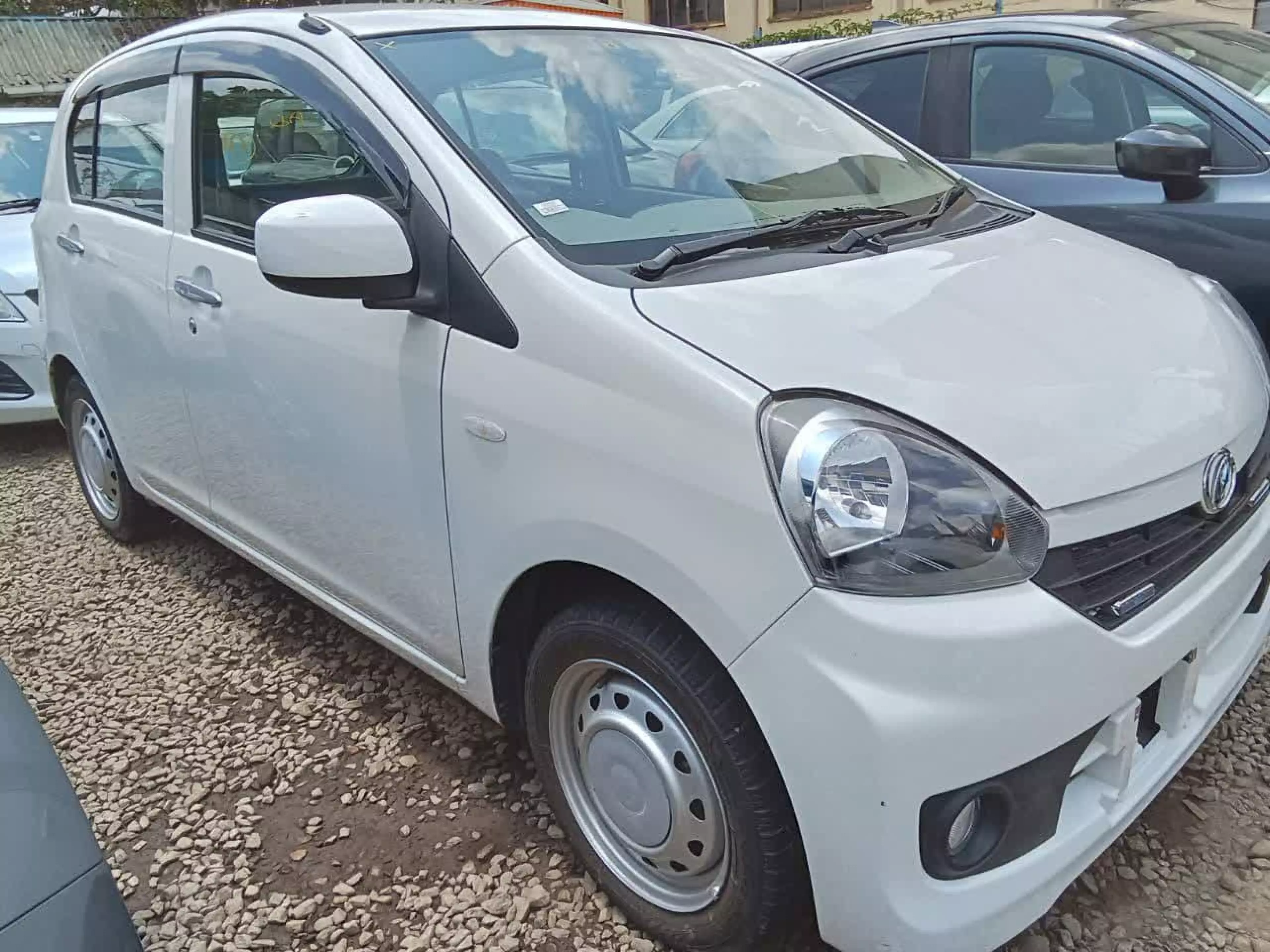 Toyota Pixis  - 2016