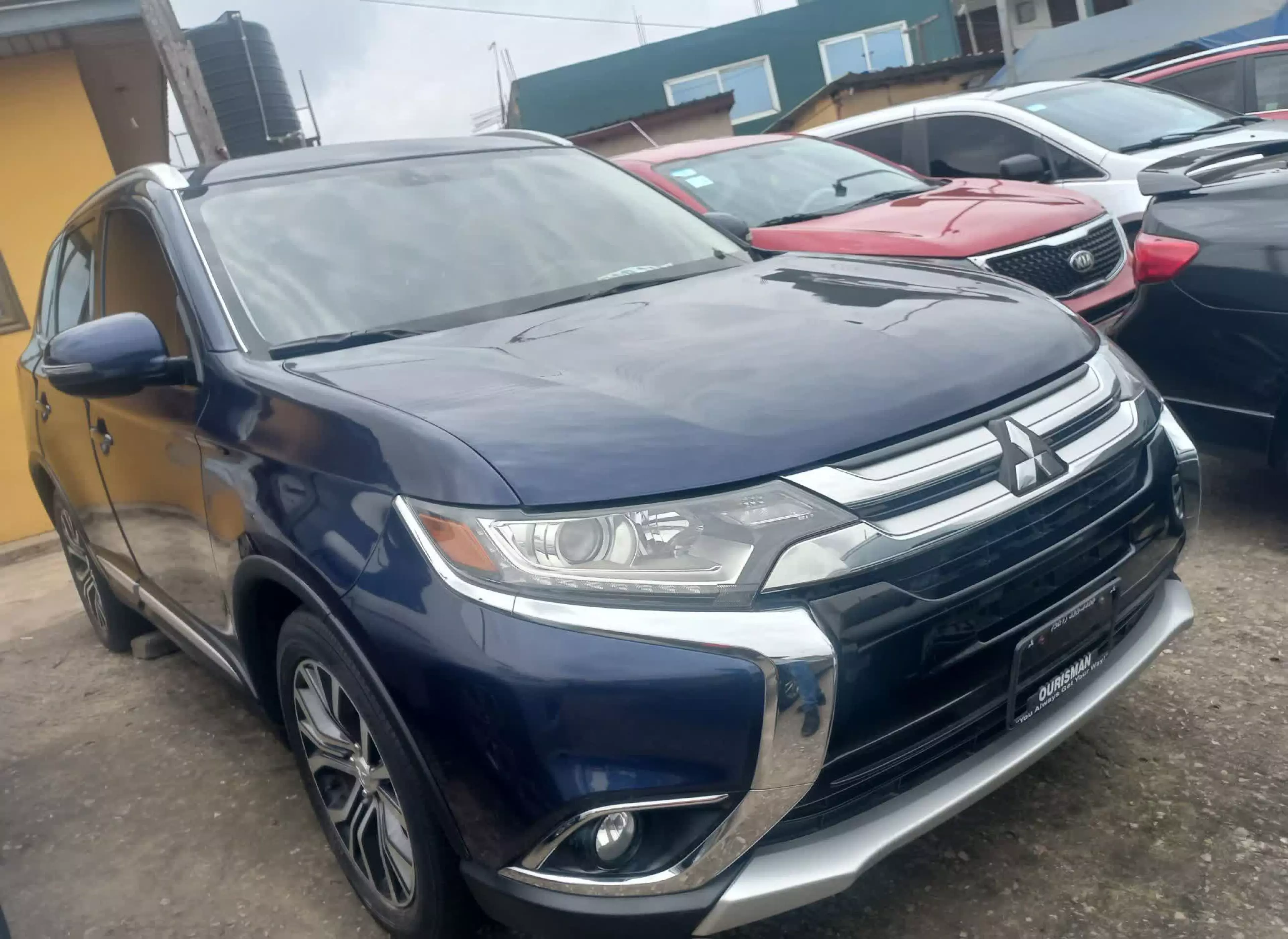 Mitsubishi OUTLANDER - 2017