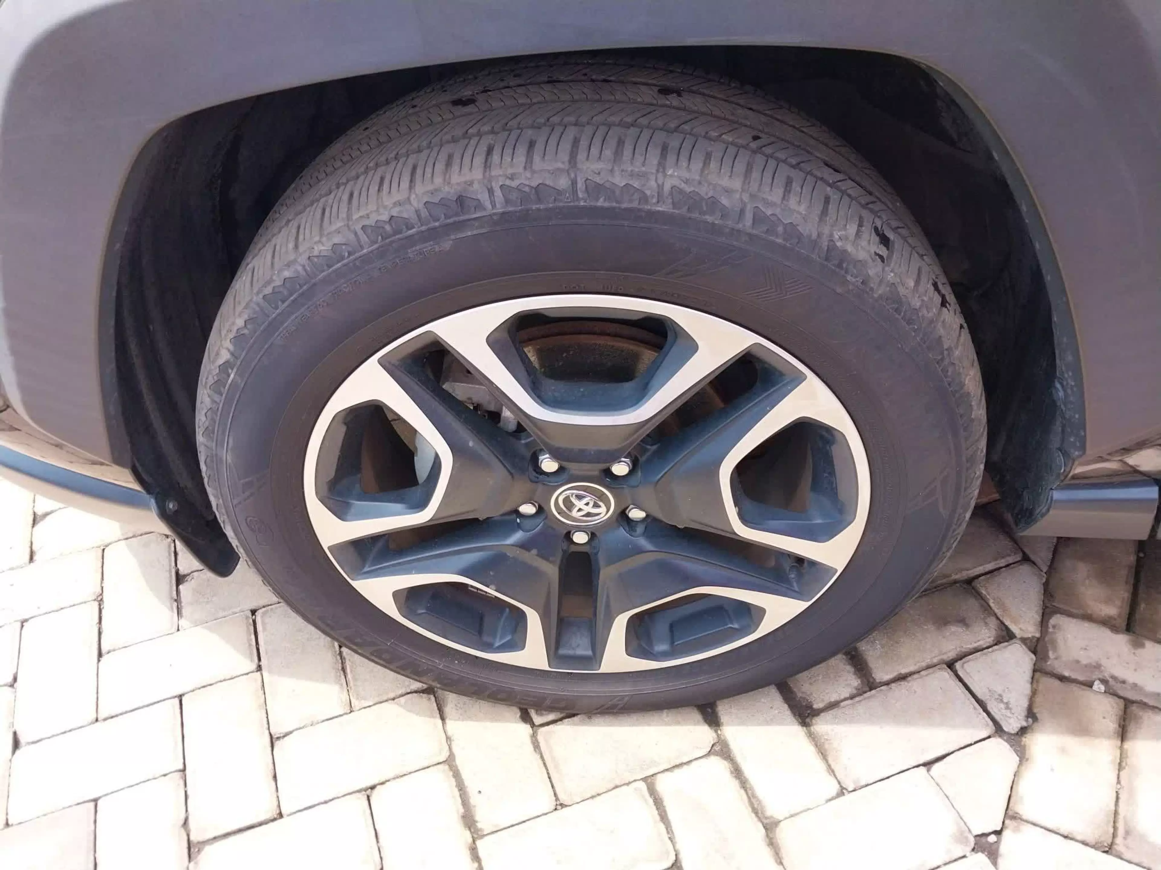 Toyota RAV 4   - 2019