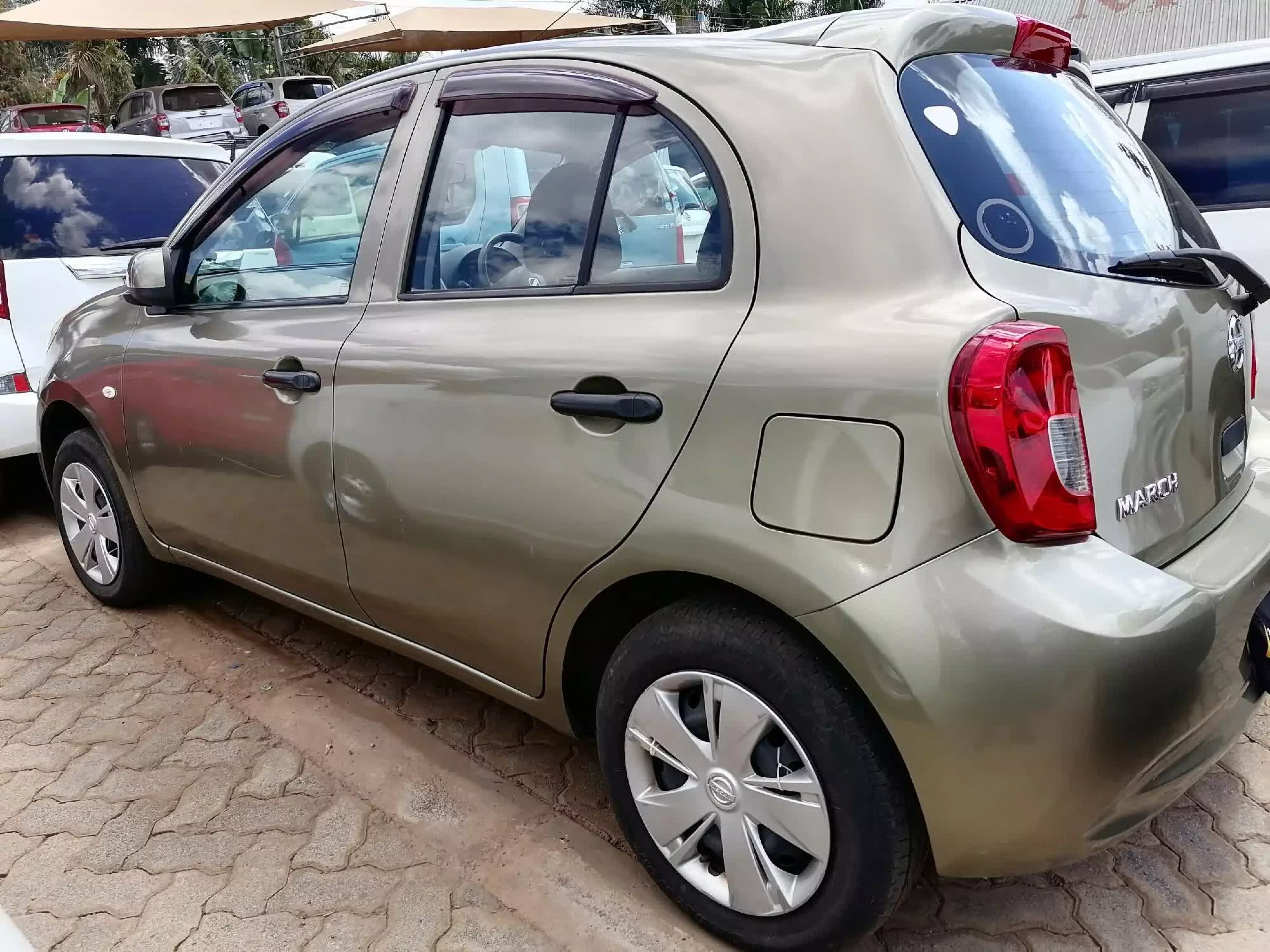 Nissan March - 2015